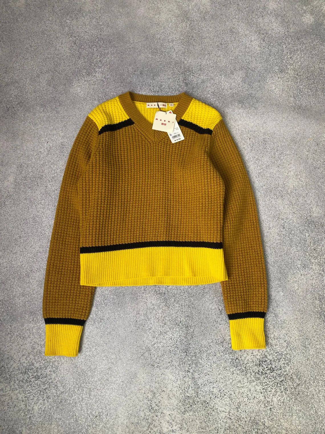 Knitted Marni x Uniqlo Vneck Cropped Women's Sweater