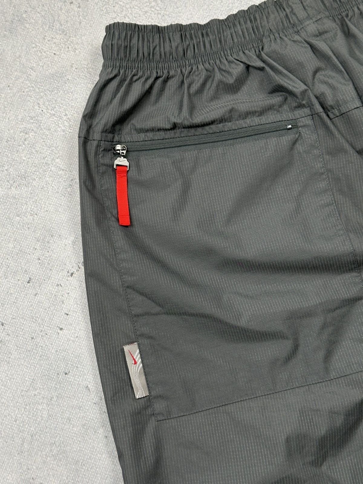 Nike Vintage Nike Ripstop Nylon Shorts TN Gray Red Swoosh 90s Y2K Size US 34 / EU 50 - 16 Thumbnail