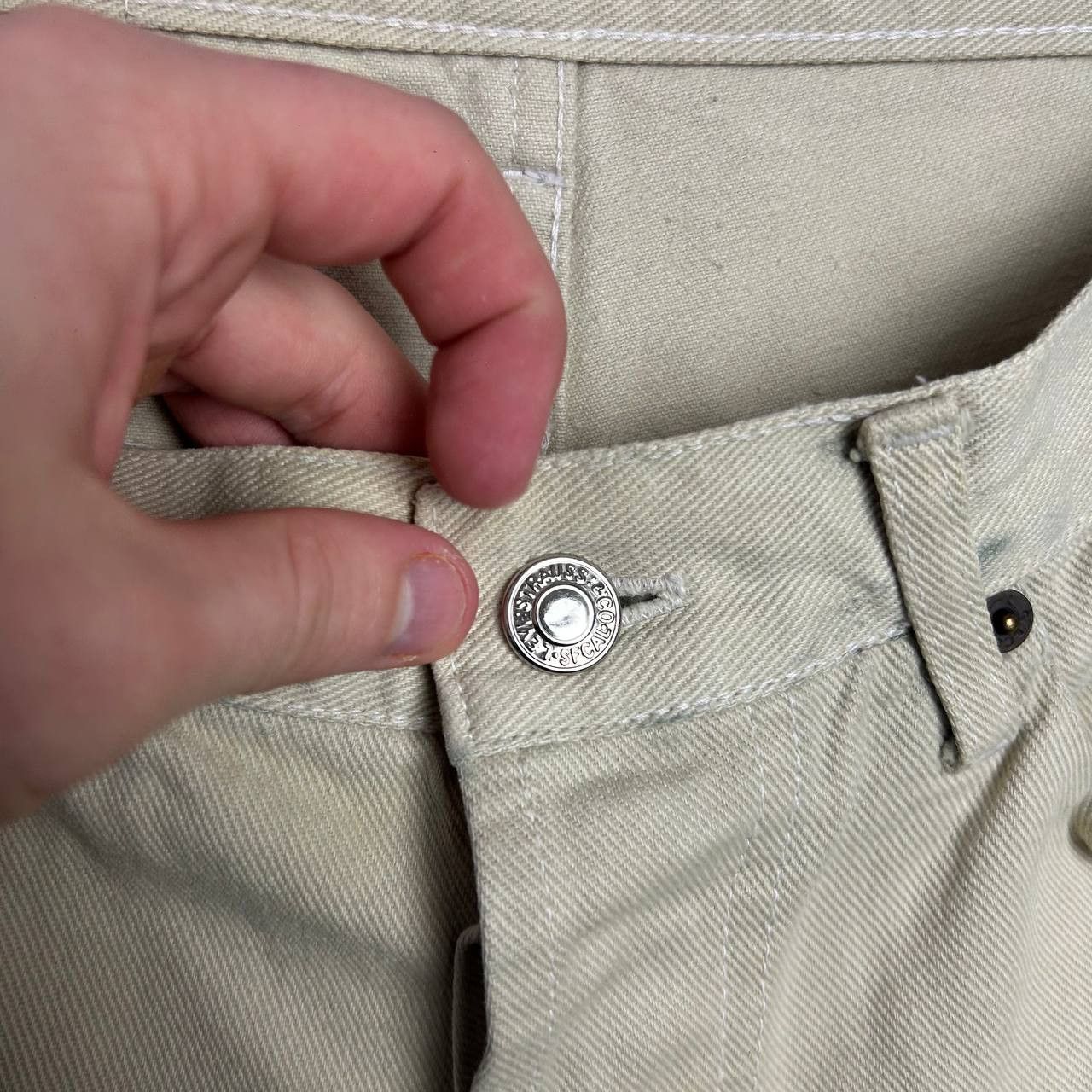 Levi's Vintage Clothing Vintage Levis 501xx Made In USA beige denim jeans Size US 34 / EU 50 - 13 Thumbnail