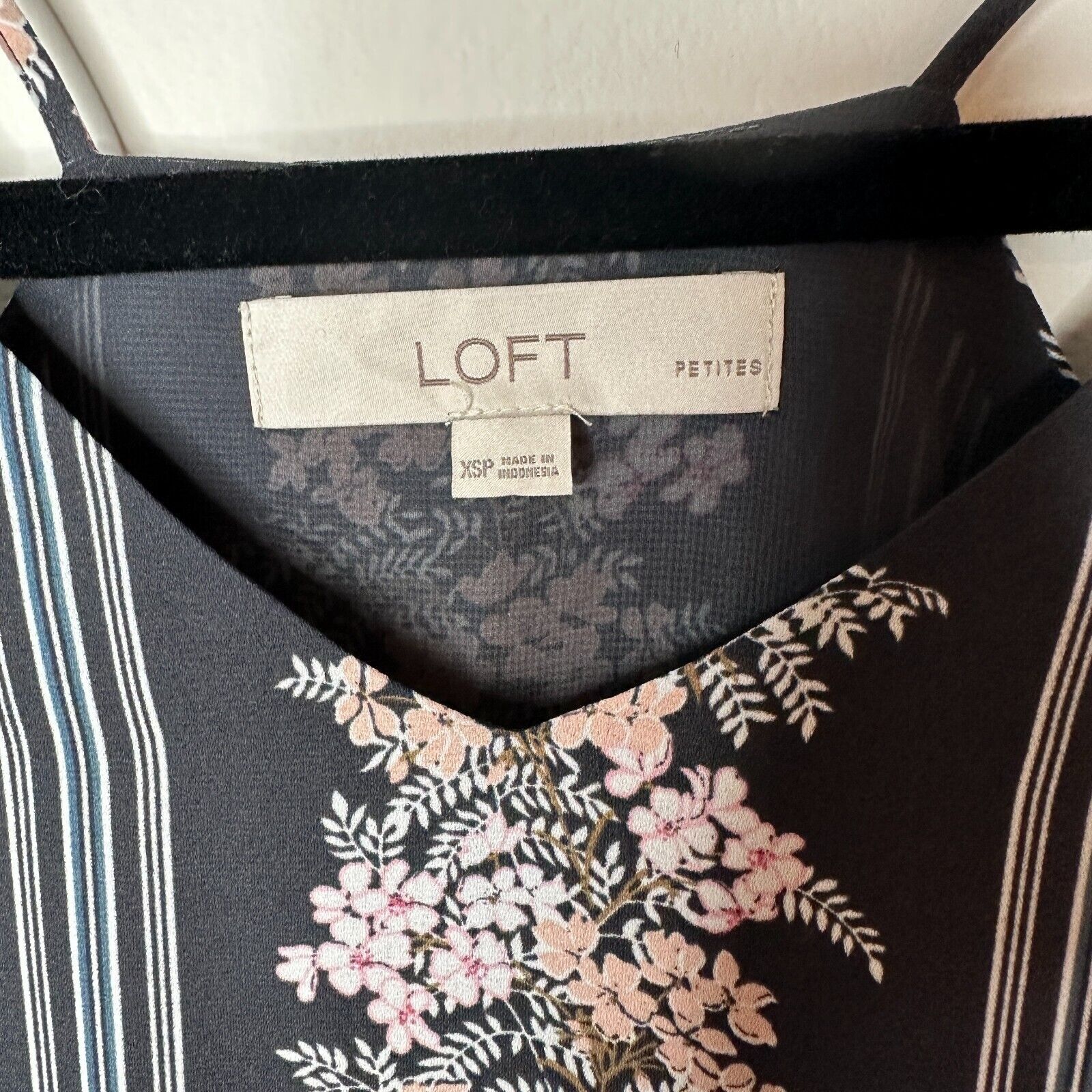 Loft Loft Gray Pink Floral Stripe VNeck Halter Sleeveless Top XSP Size XS / US 0-2 / IT 36-38 - 3 Thumbnail
