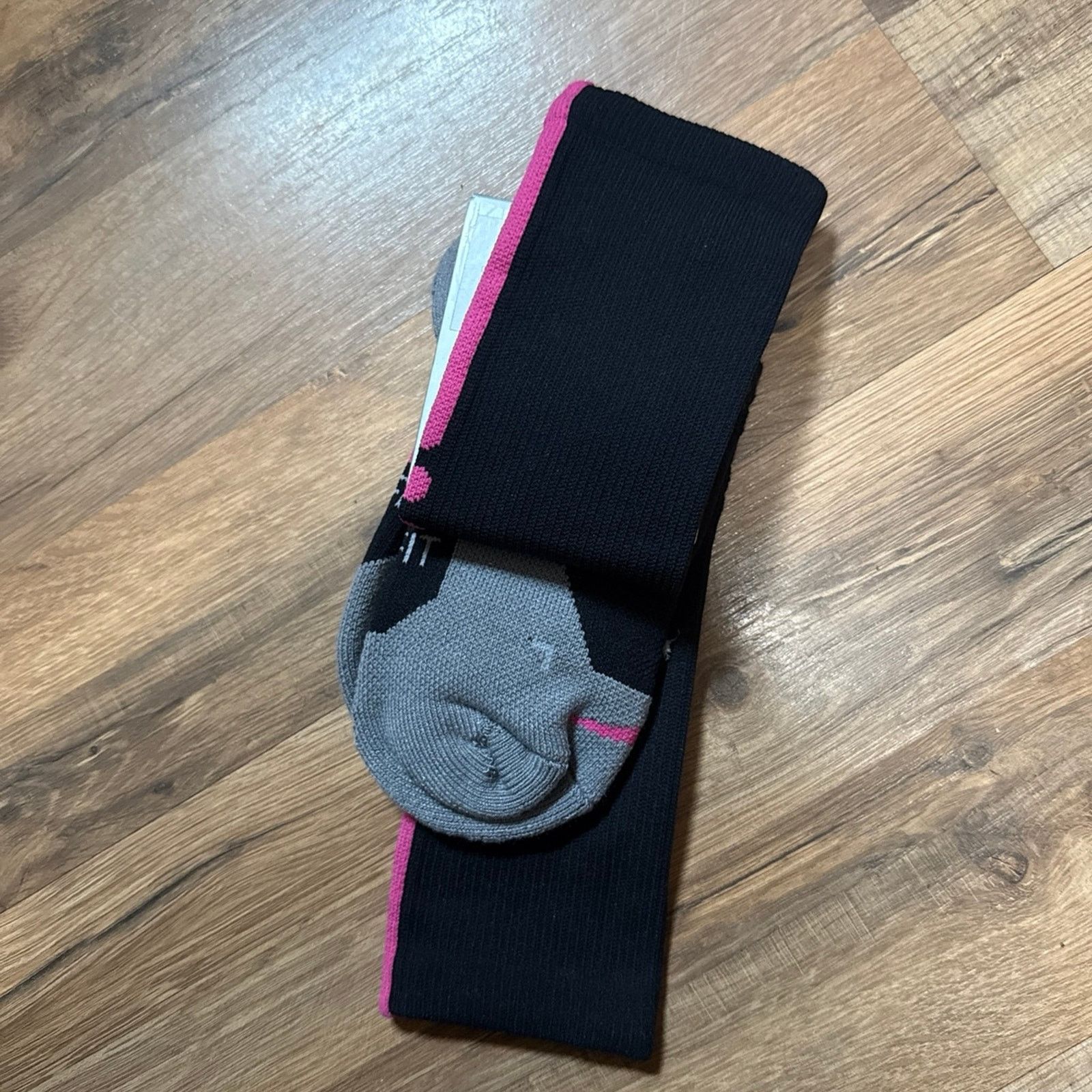 Nike 2015 Nike Hyper Elite Breast Cancer Awareness Crew Socks Size ONE SIZE - 2 Thumbnail