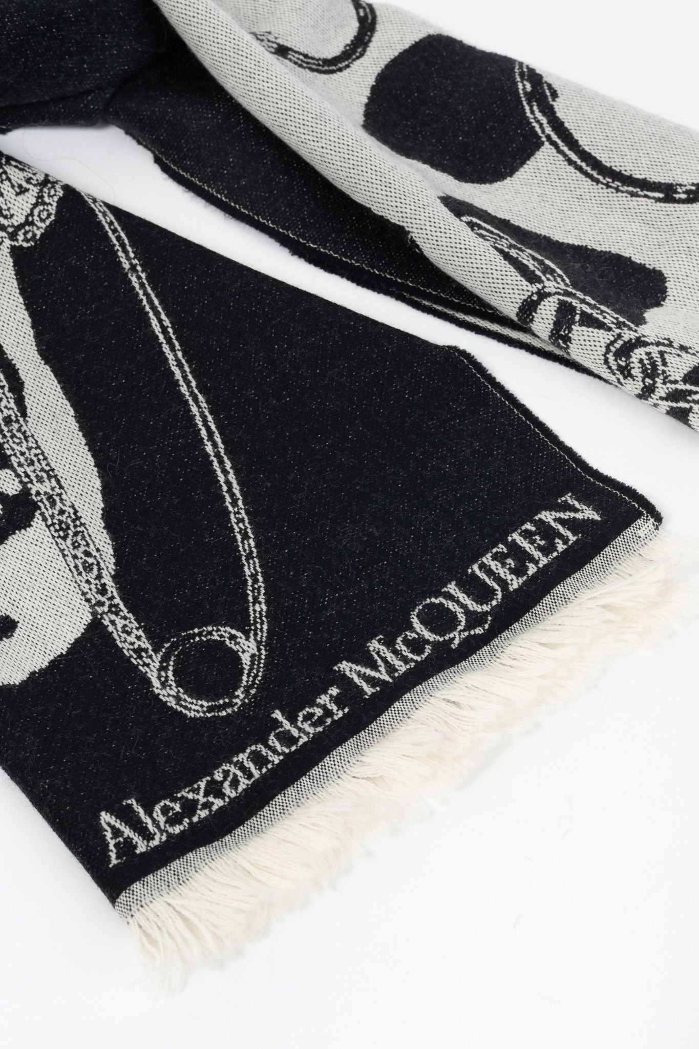 Alexander McQueen Alexander McQueen Black Wool Skull-Motif Scarf Size ONE SIZE - 2 Thumbnail