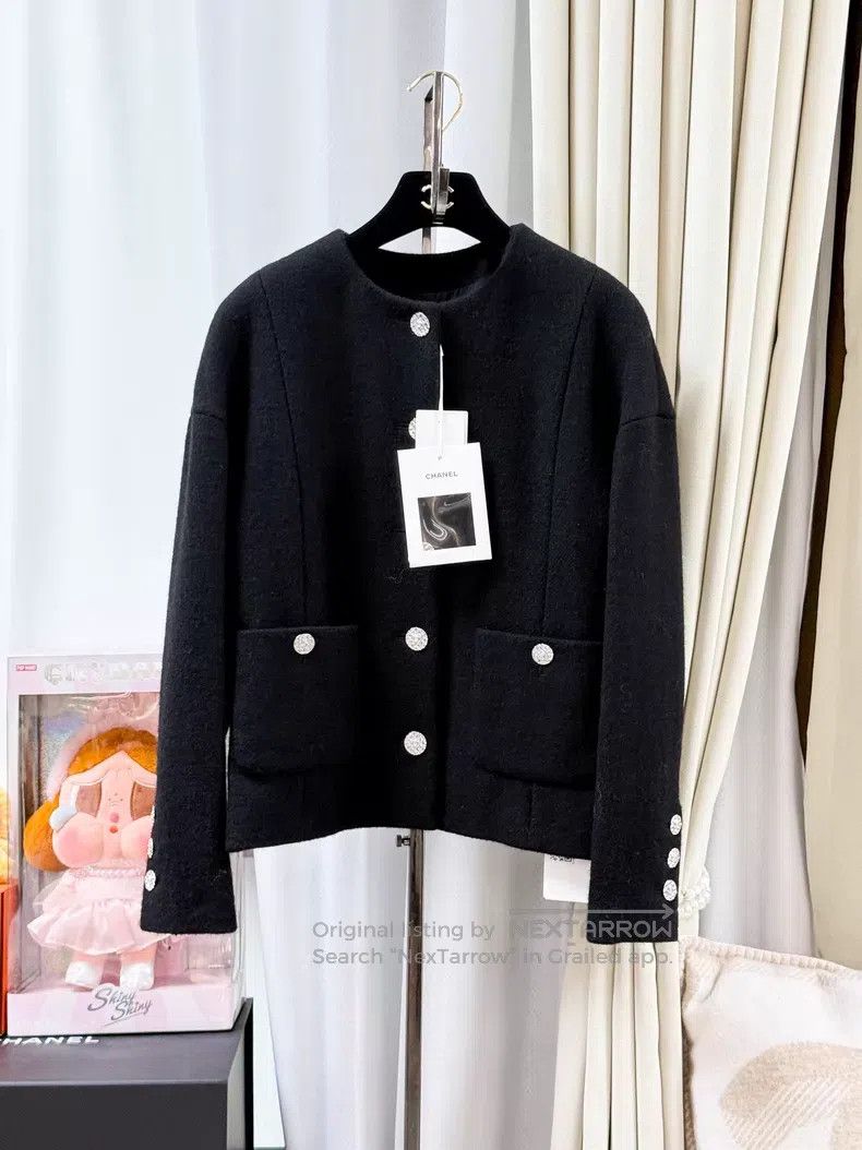Chanel Chanel Black round-neck long-sleeved jacket Size XS / US 0-2 / IT 36-38 - 1 Thumbnail