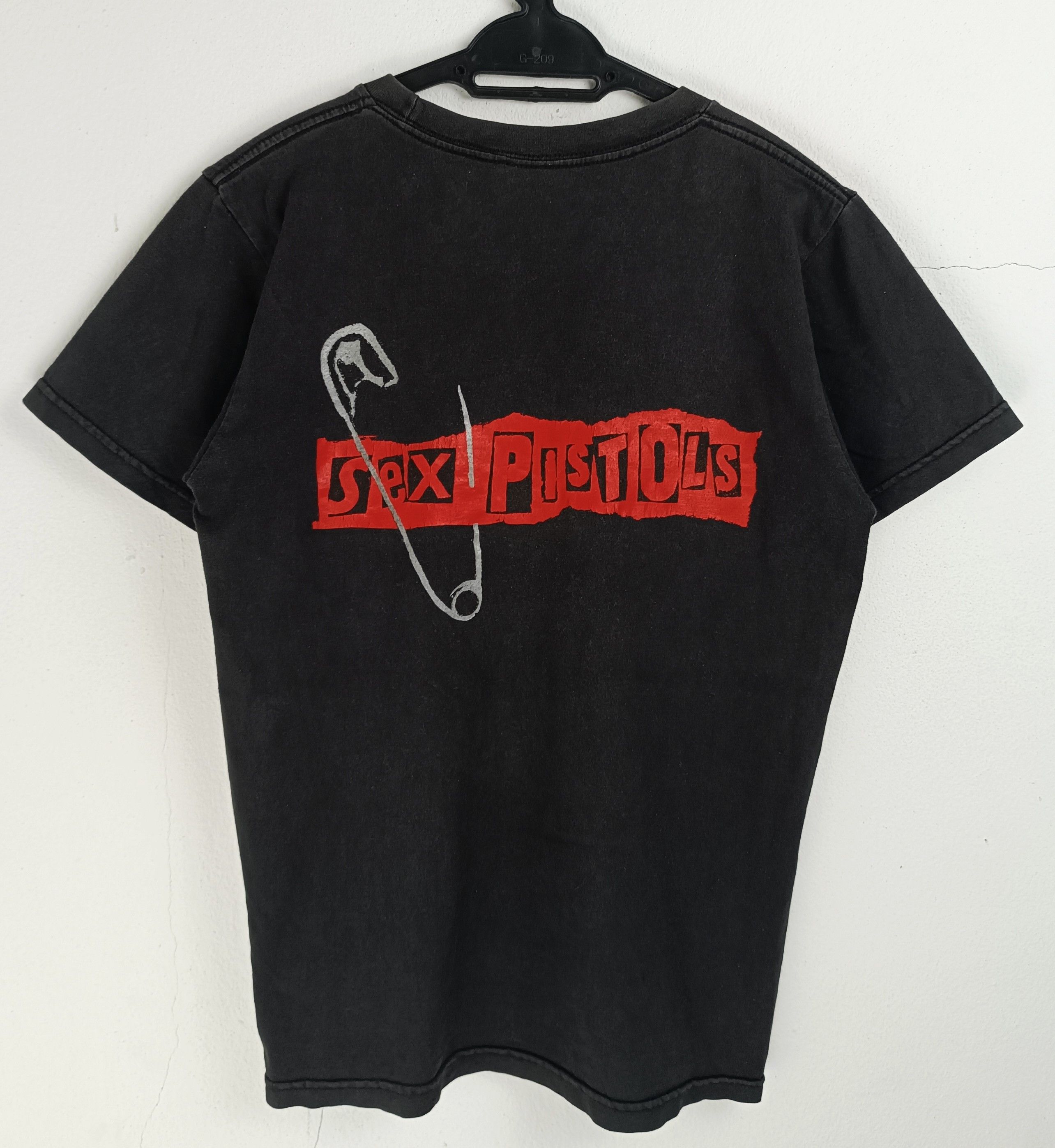 Band Tees VINTAGE FADED 2000s SEX PISTOLS GOD SAVE THE QUEEN clash Size US S / EU 44-46 / 1 - 4 Thumbnail