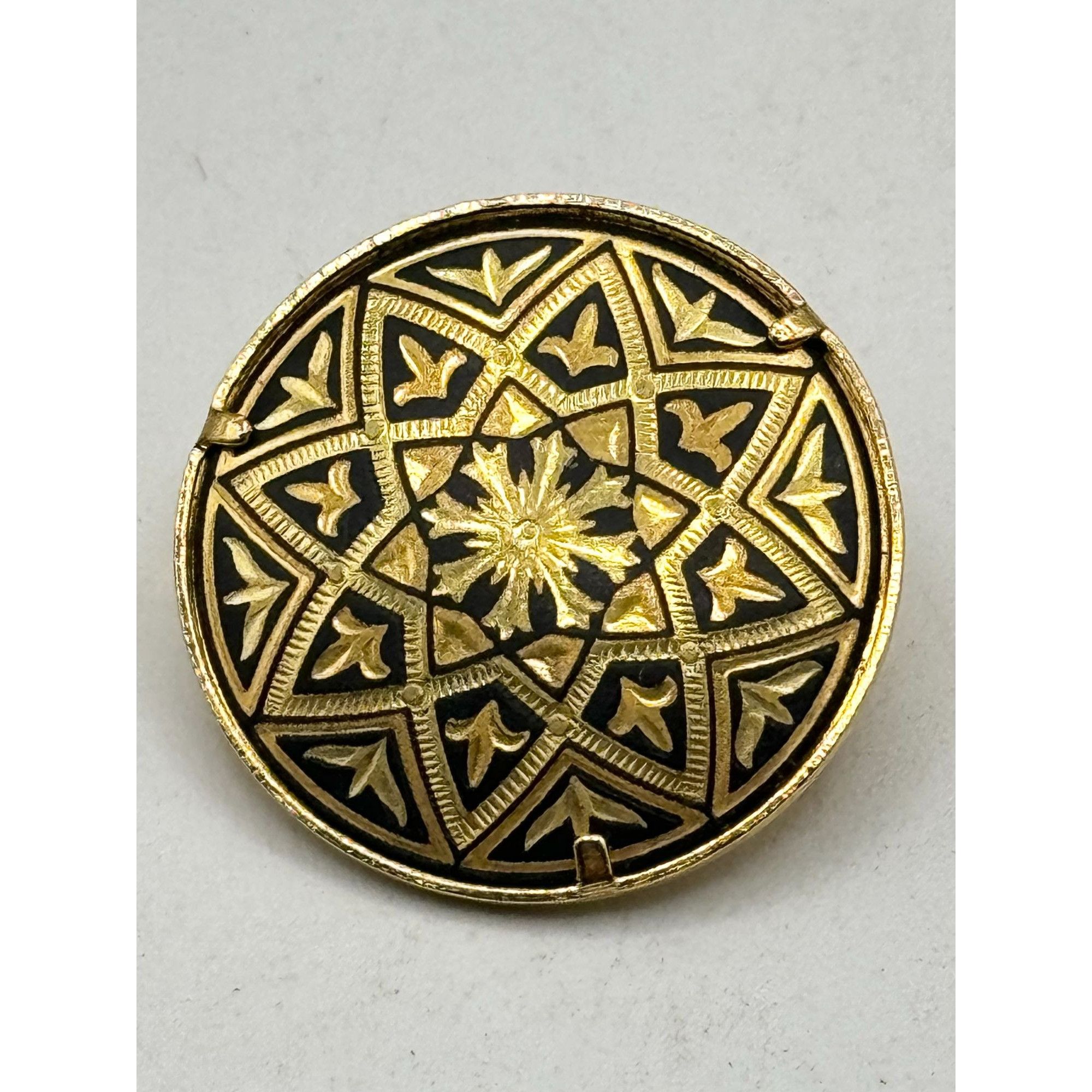 Vintage Vintage damascene gold brooch pin Size ONE SIZE - 1 Thumbnail