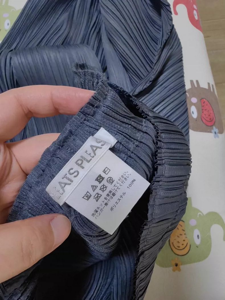 Issey Miyake Issey Miyake size:3 Grey pleated irregular-shaped pants Size 23" - 4 Thumbnail