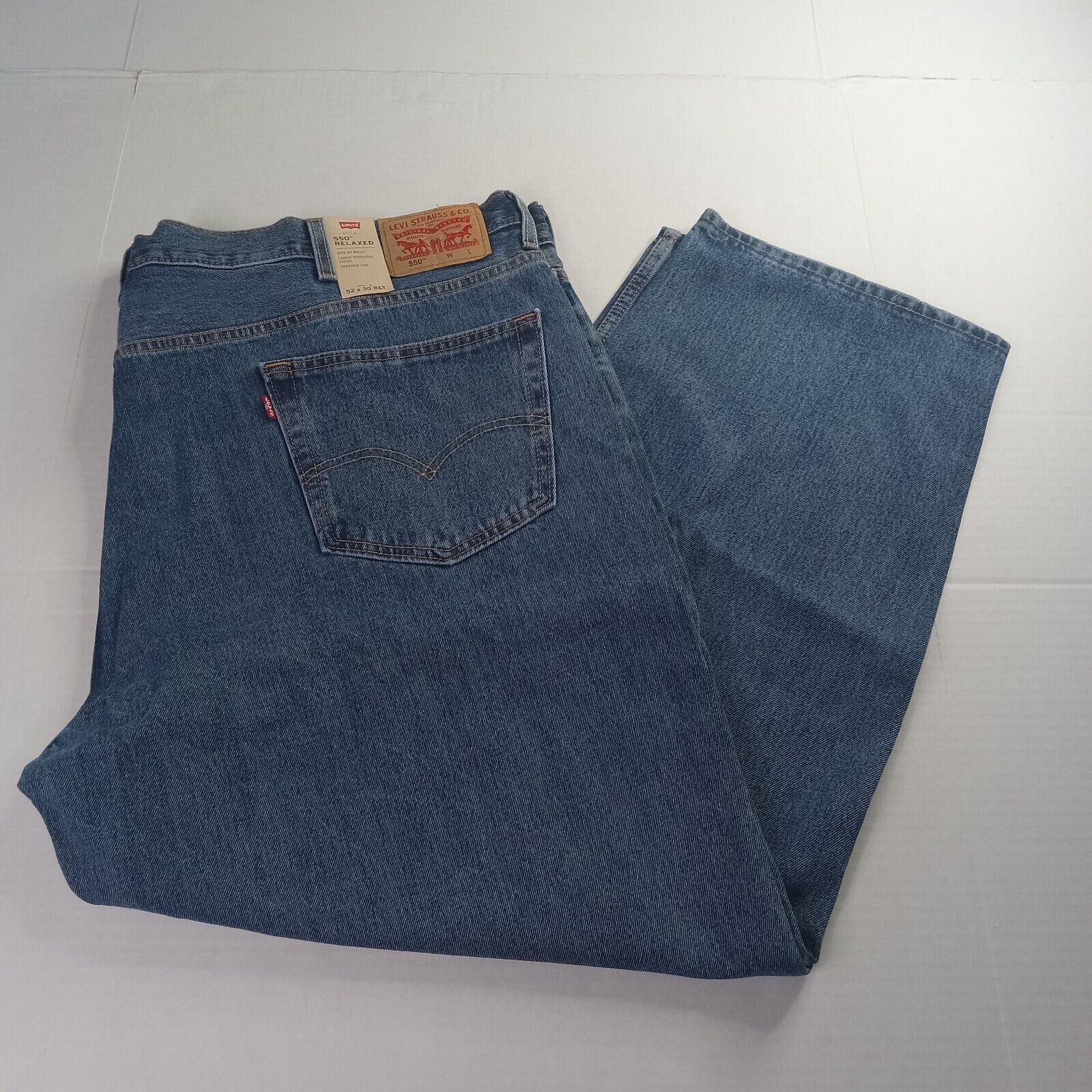 Levi's Levi's 550 Relaxed Jeans Men’s Size 52x30 Blue Loose Tapered Size US 44 / EU 60 - 1 Thumbnail