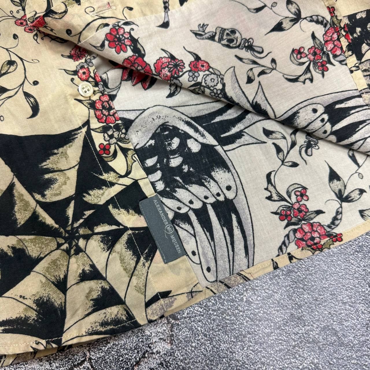Alexander McQueen Alexander McQueen 50 M Raven Web Floral Tattoo Shirt Size US L / EU 52-54 / 3 - 4 Thumbnail