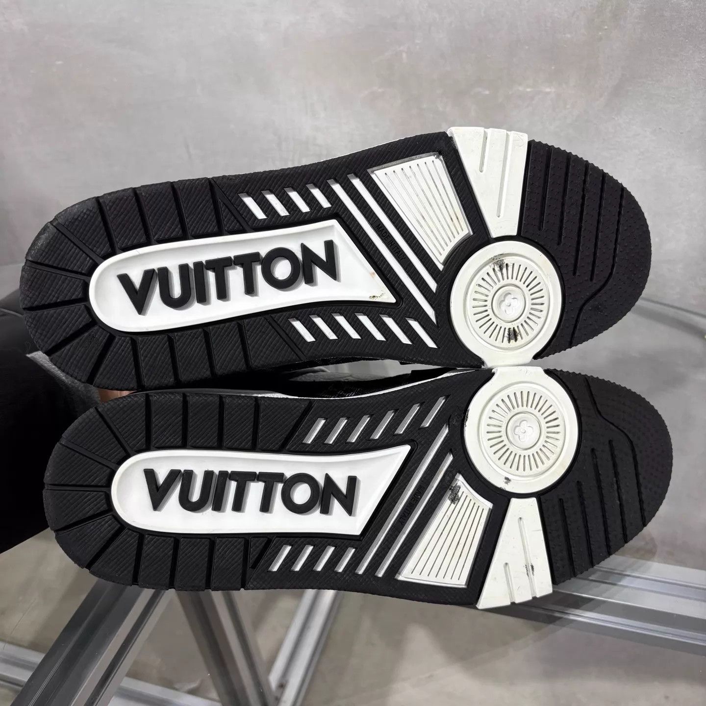 Louis Vuitton LV Trainer black and white UK7 41 Size US 8 / EU 41 - 7 Thumbnail