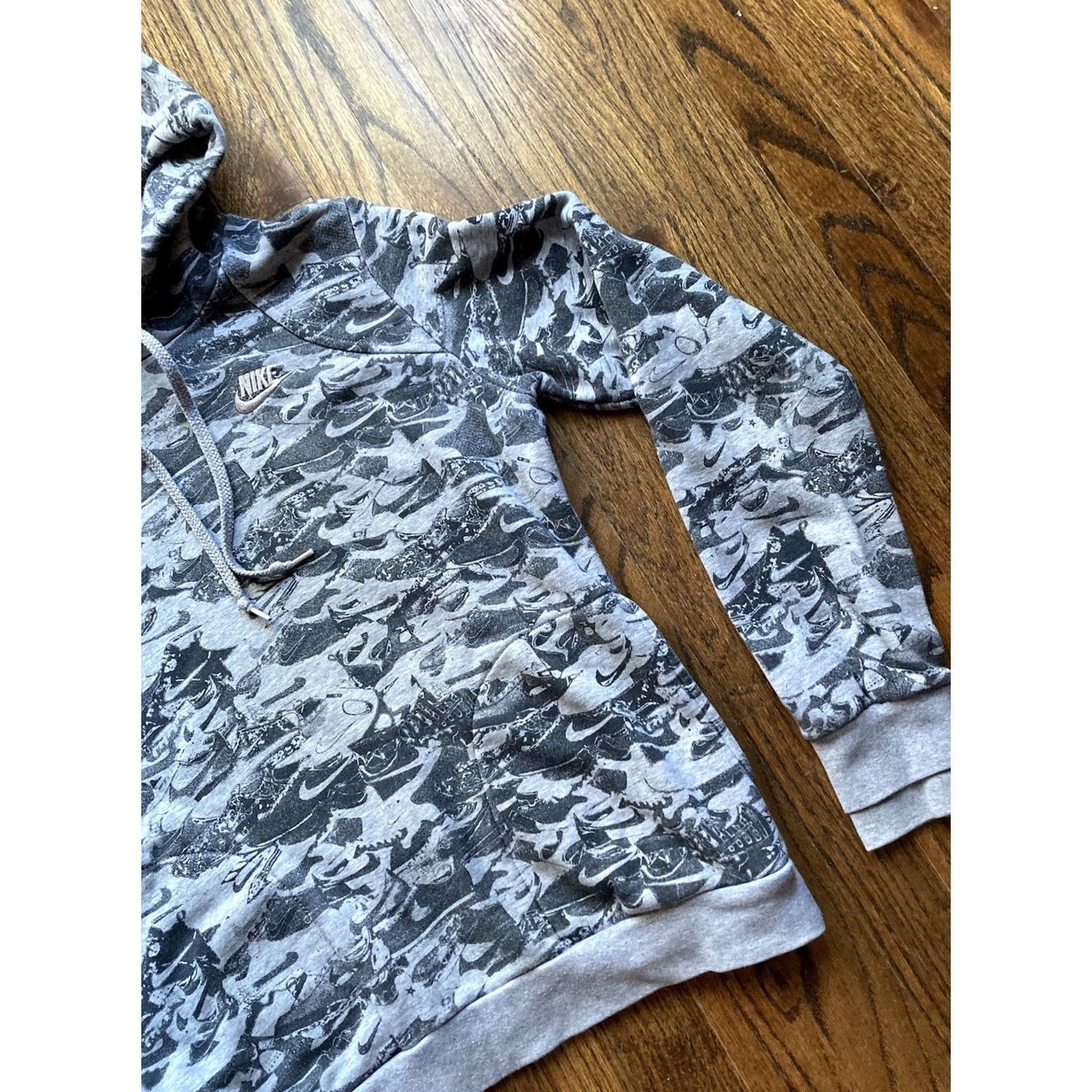 Nike Nike Hoodie Mens Size Large AOP Sweatshirt Gray Camo Pullover Drawstring Swoosh Size US L / EU 52-54 / 3 - 3 Thumbnail