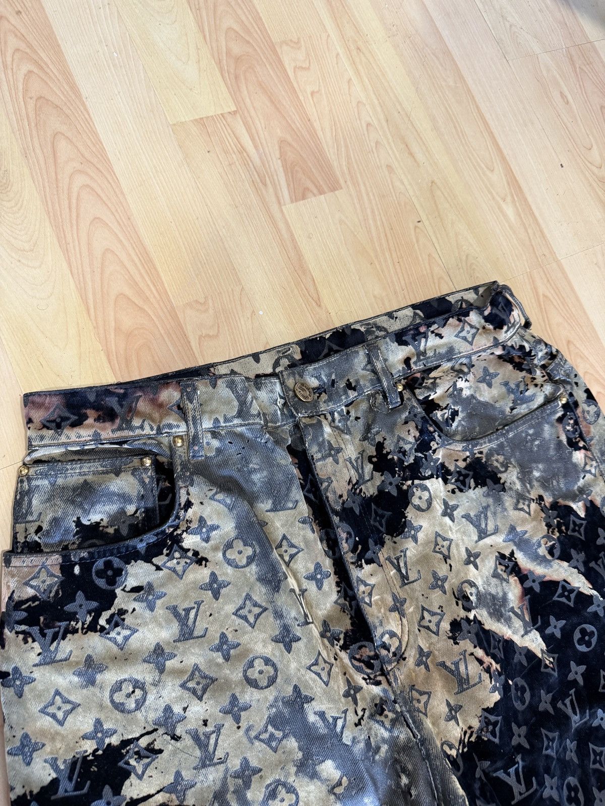Louis Vuitton Louis Vuitton Suede Faded Fire Cloud pants Size US 34 / EU 50 - 2 Thumbnail