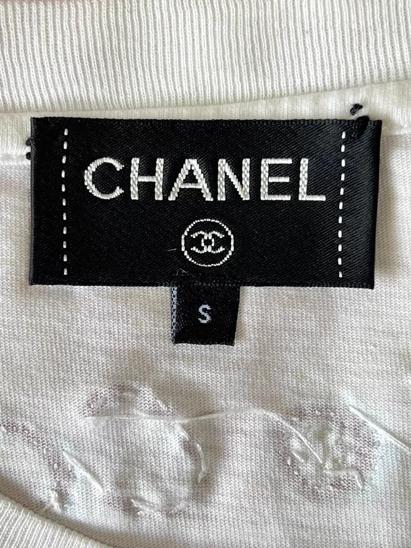 Chanel Chanel x Pharrell White S T-shirt Colorful Sequin COCO Size S / US 4 / IT 40 - 5 Thumbnail
