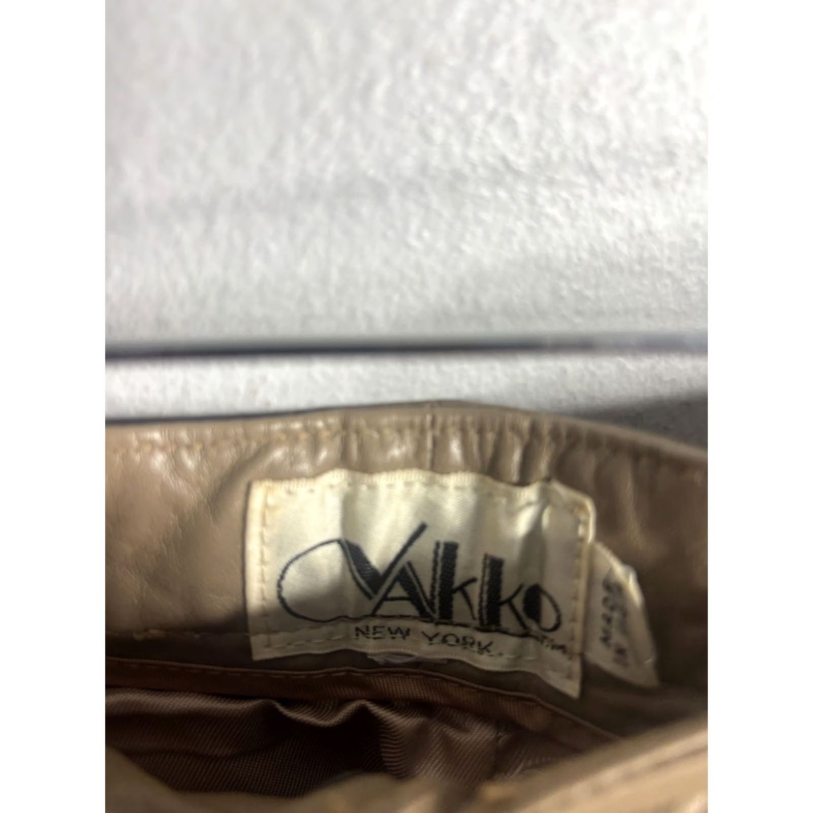 Vintage Vakko Pants Womens 29 Beige Leather Straight Leg Dress Trousers Zip Lined Size 29" - 4 Thumbnail