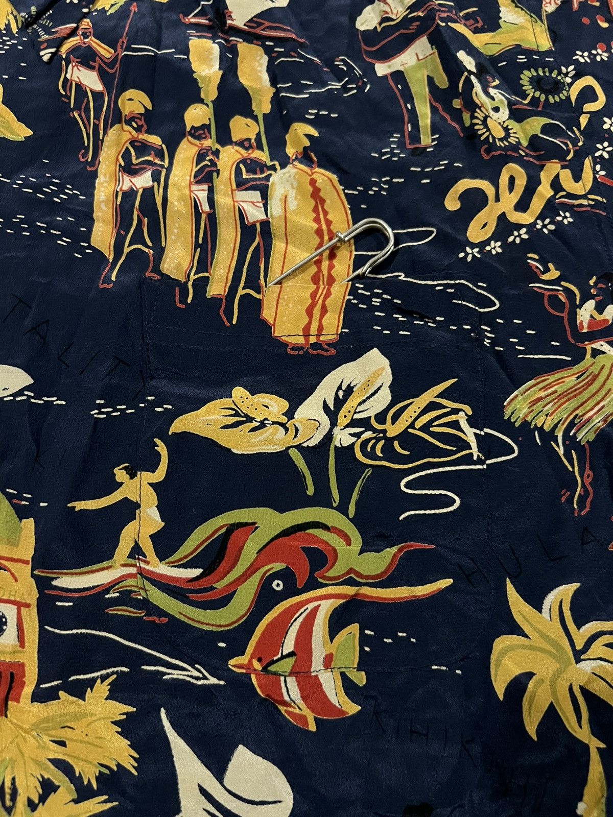 Vintage Vintage "Hawaii Calls" 1950s Avanti Silk Hawaiian Shirt Size US L / EU 52-54 / 3 - 4 Thumbnail