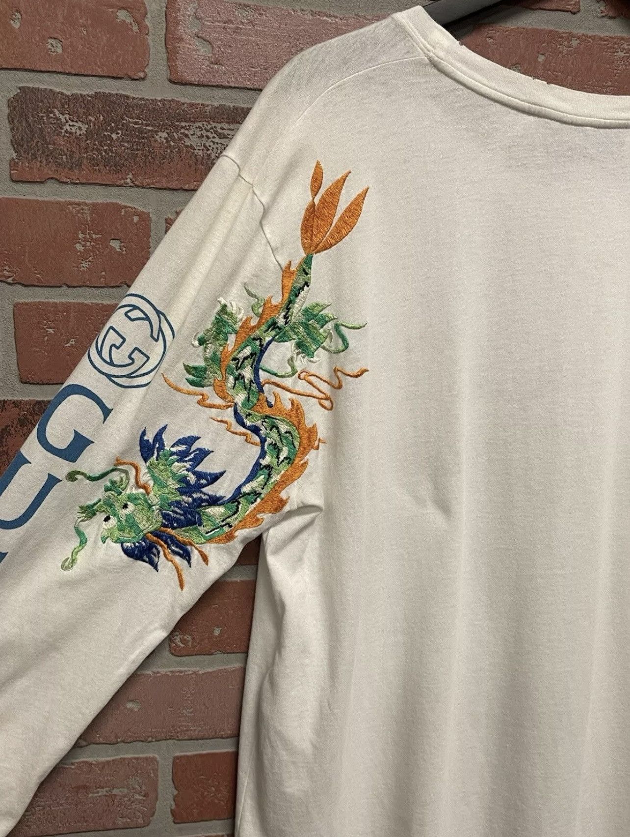 Gucci Size M - Gucci White Logo Print Cotton Dragon Embroidered Size US M / EU 48-50 / 2 - 6 Thumbnail