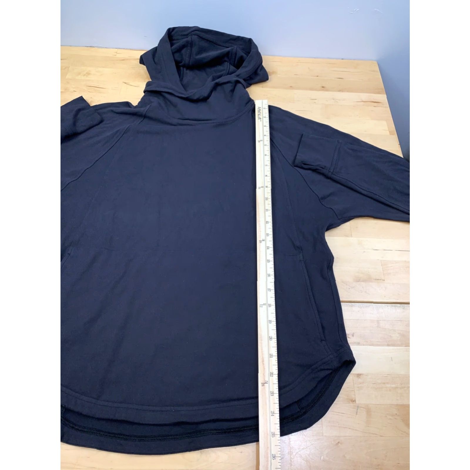 Lululemon Lululemon Hoodie Women 10 Black Pullover Casual Activewear Hooded Pockets Long Sleeve Size L / US 10 / IT 46 - 3 Thumbnail