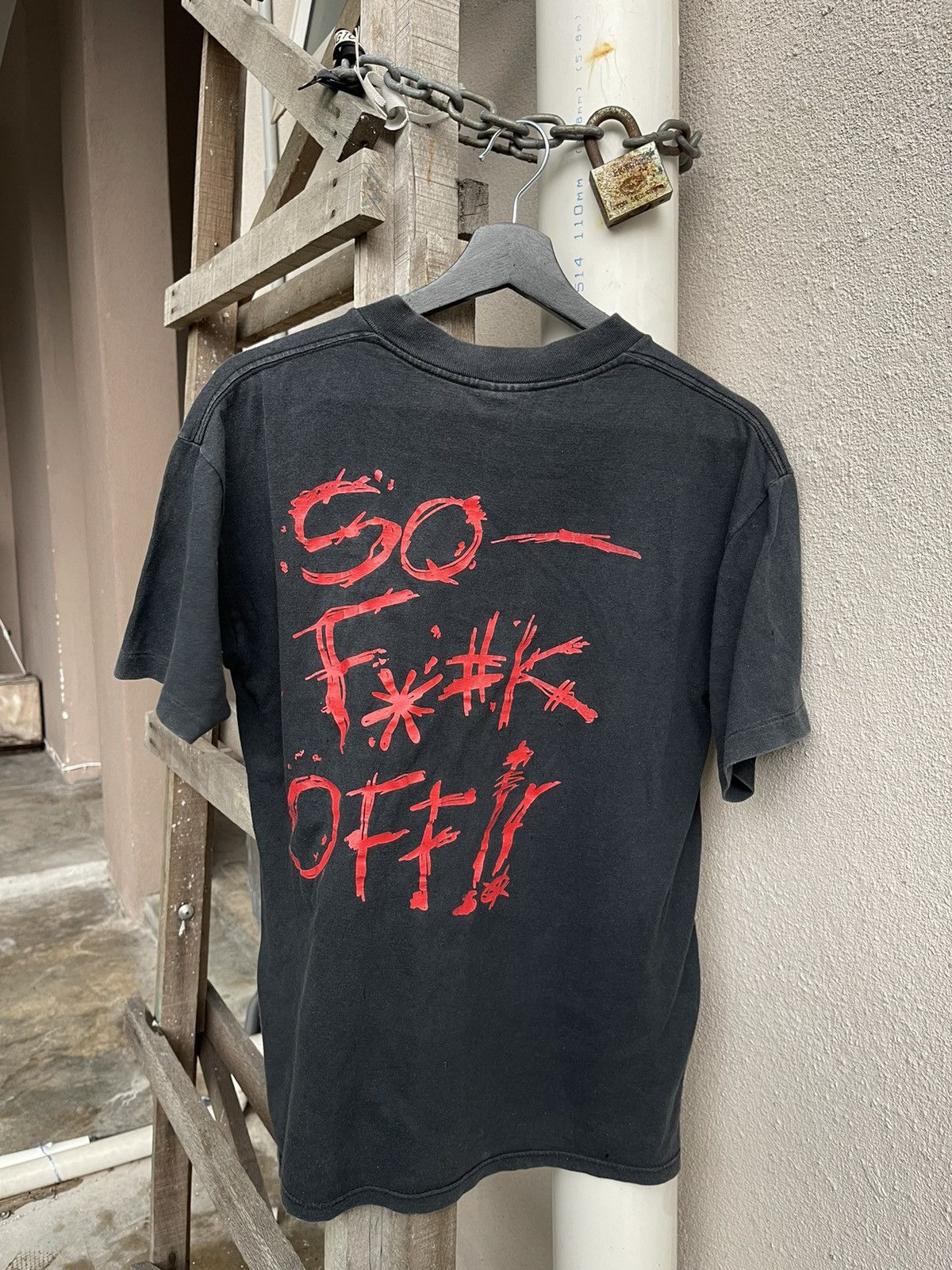 Band Tees Guns N’ Fuckin’ Roses So F*#k Off 1991 Size US L / EU 52-54 / 3 - 1 Thumbnail