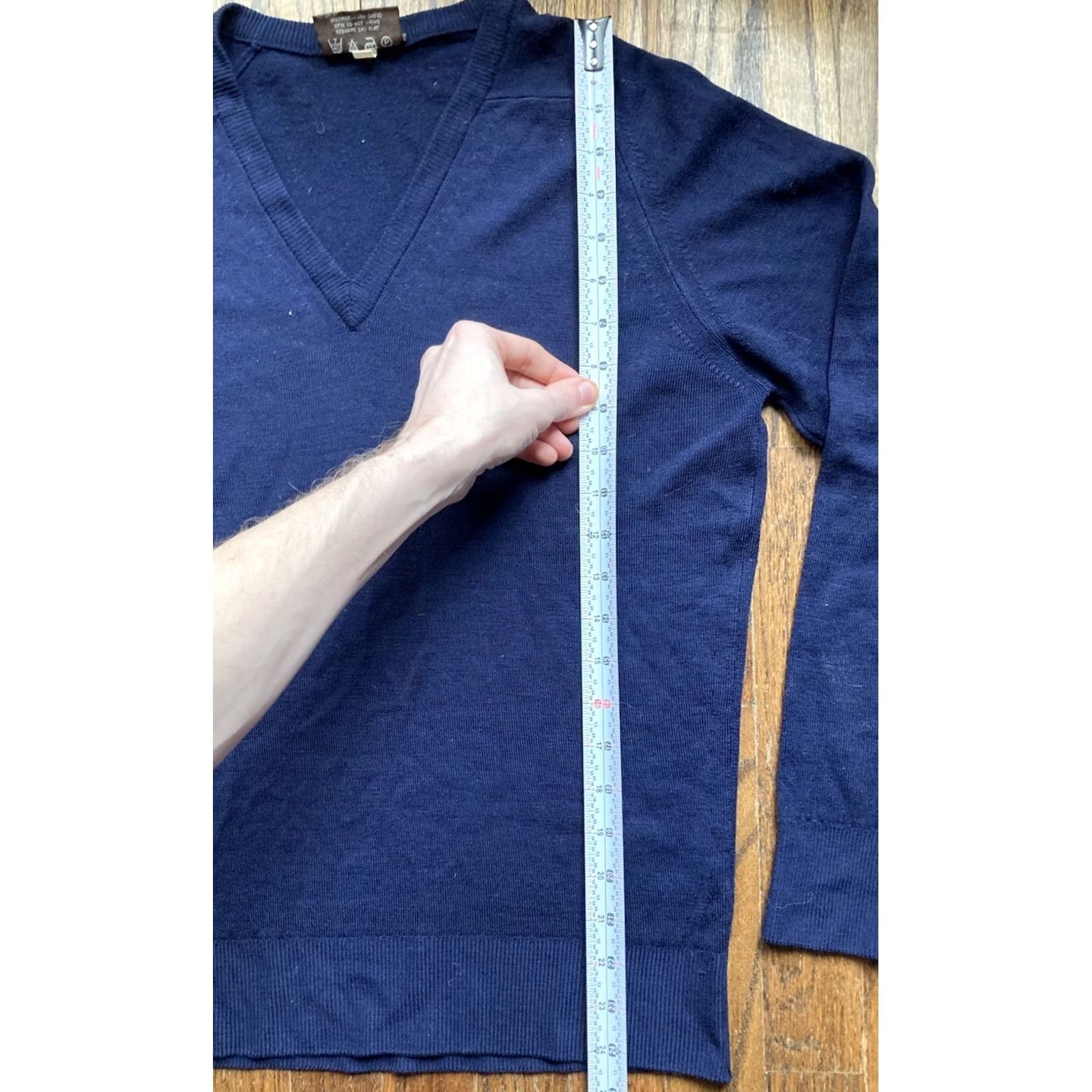 Vintage VINTAGE Shepherd Sweater Mens Small Navy Blue V Neck Lambswool Made In England Size US S / EU 44-46 / 1 - 6 Thumbnail