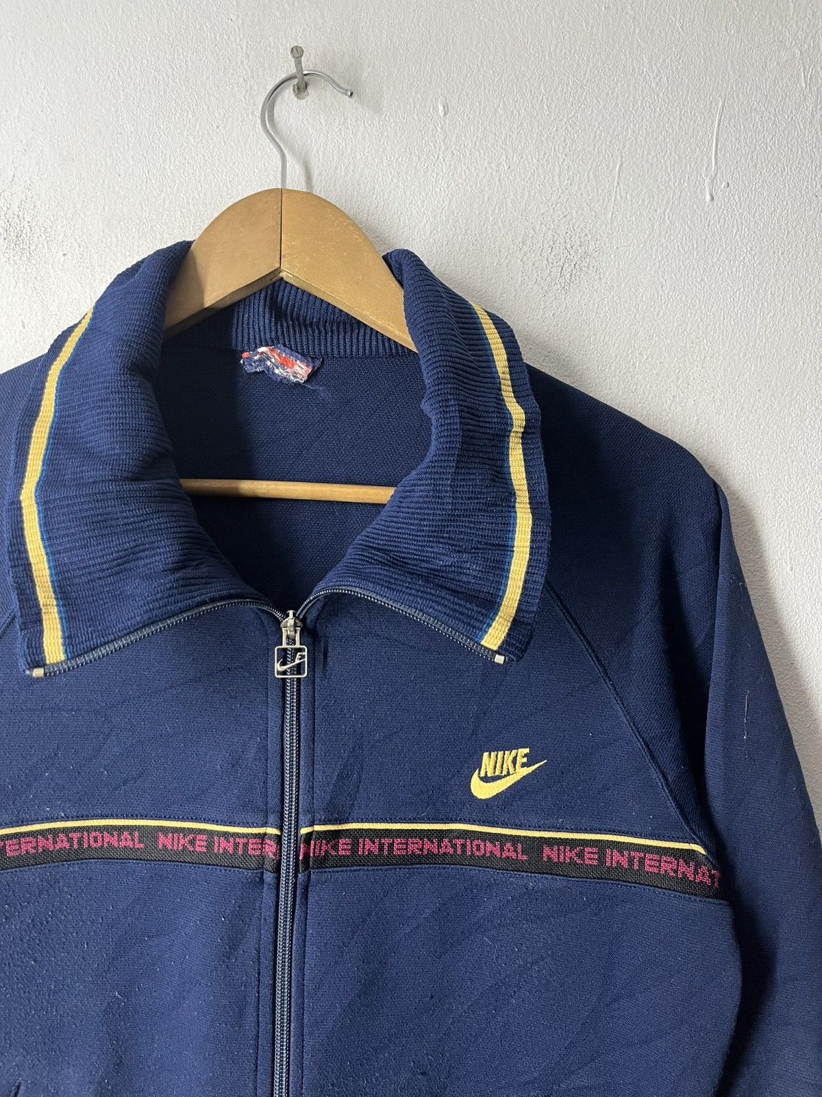 Nike VINTAGE NIKE SWOOSH 90s TRACKTOP JACKET DISSTRESSED Size US M / EU 48-50 / 2 - 5 Thumbnail