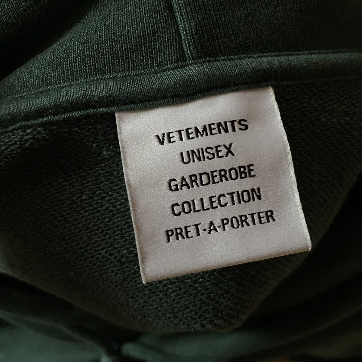 Vetements Vetements METAL PATCH LOGO Hoodie Size US S / EU 44-46 / 1 - 4 Thumbnail