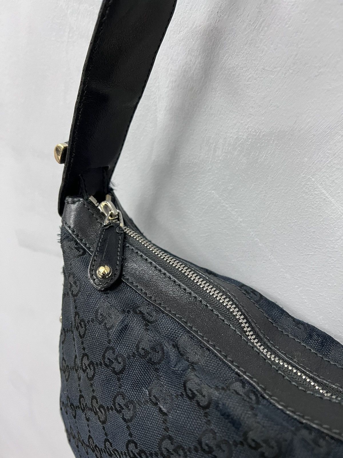 Gucci VINTAGE GUCCI GG SUPREME BLACK CANVAS STUDDED HOBO BAG Size ONE SIZE - 11 Thumbnail