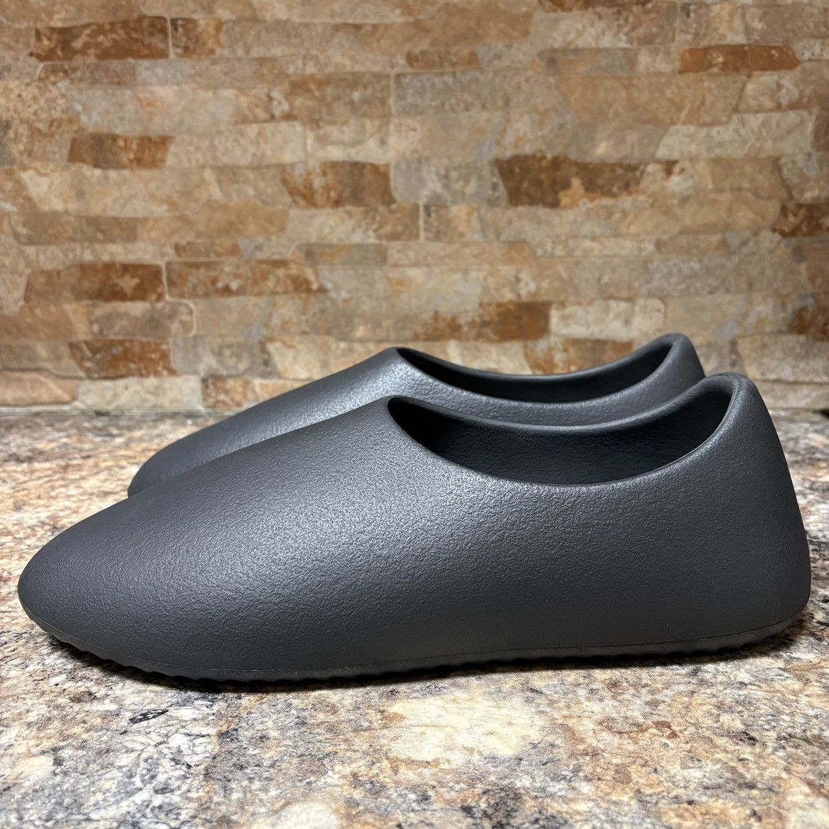 Yeezy Yzy SL-01 Yeezy Slippers 2025 Men’s Size 12 Size US 12 / EU 45 - 2 Thumbnail