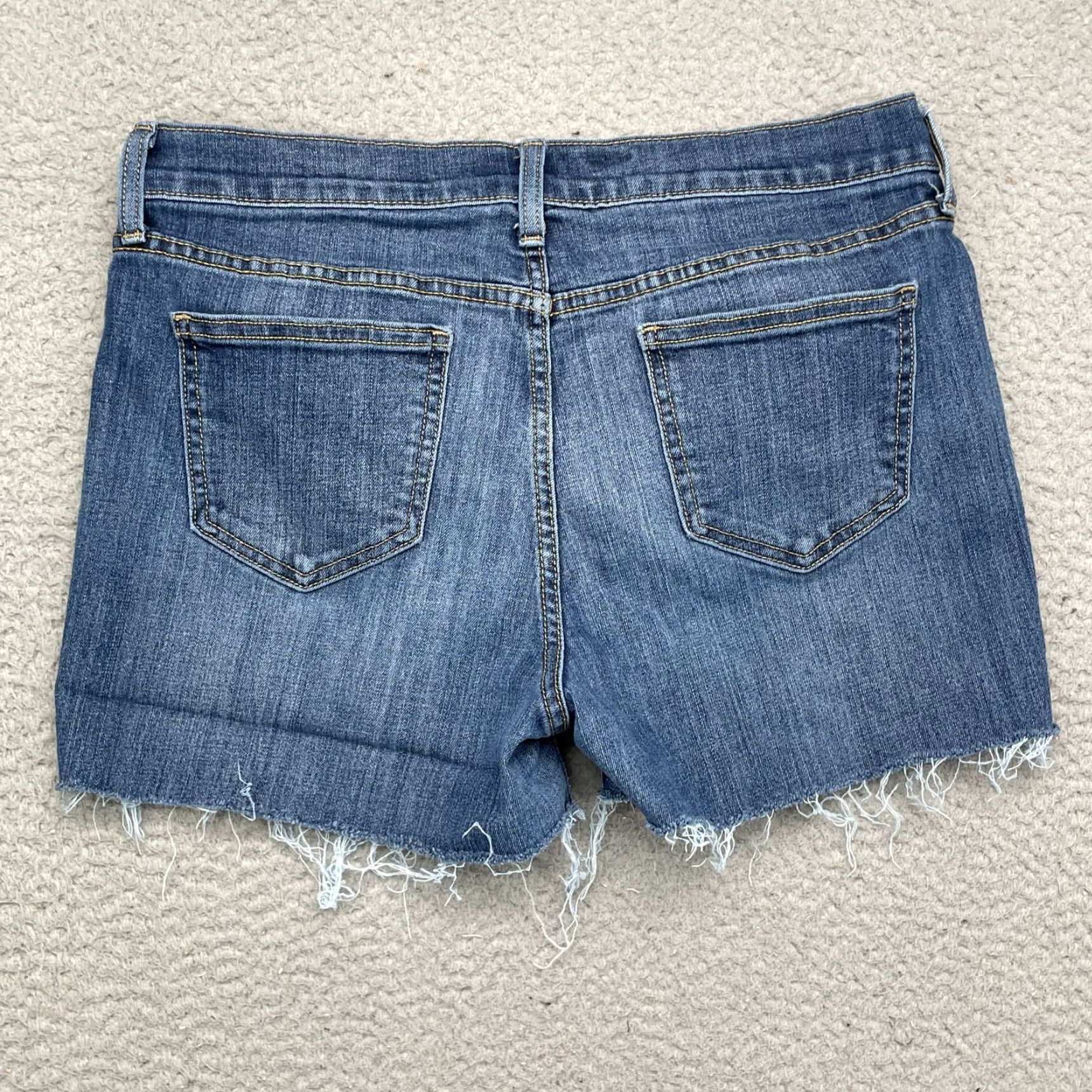 Old Navy Old Navy Jean Short Women 32* Raw Hem Y2K Rodeo Retro Daisy 90s Classic Academia Shirt Womens Denim Distressed Frayed 90s y2k cowboy skater surf Size 24" / US 00 / IT 34 - 7 Thumbnail