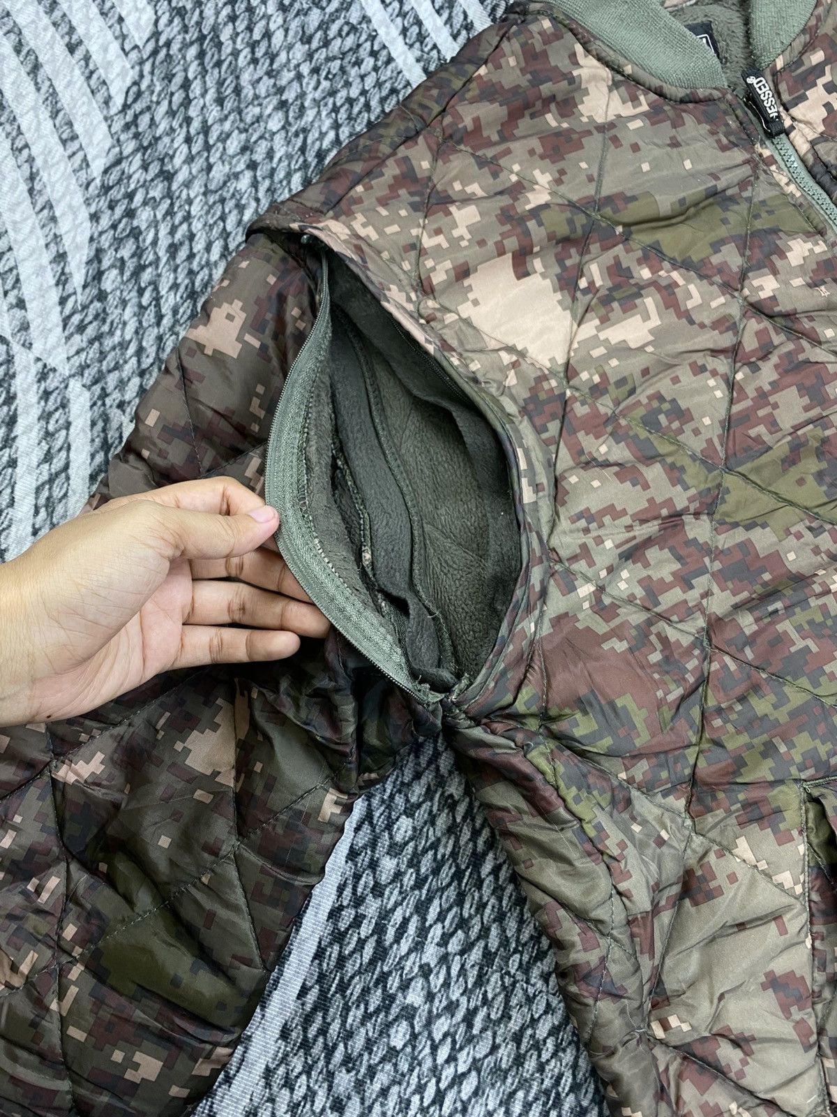Japanese Brand Vintage Hessed Army Camo Rare Puffer Zipper Jacket Size US M / EU 48-50 / 2 - 9 Thumbnail