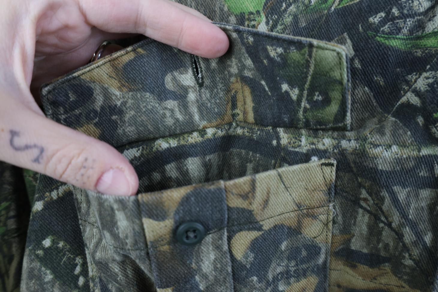 Vintage Vintage Streetwear Mossy Oak Camouflage Button Down Shirt Size US XL / EU 56 / 4 - 7 Thumbnail