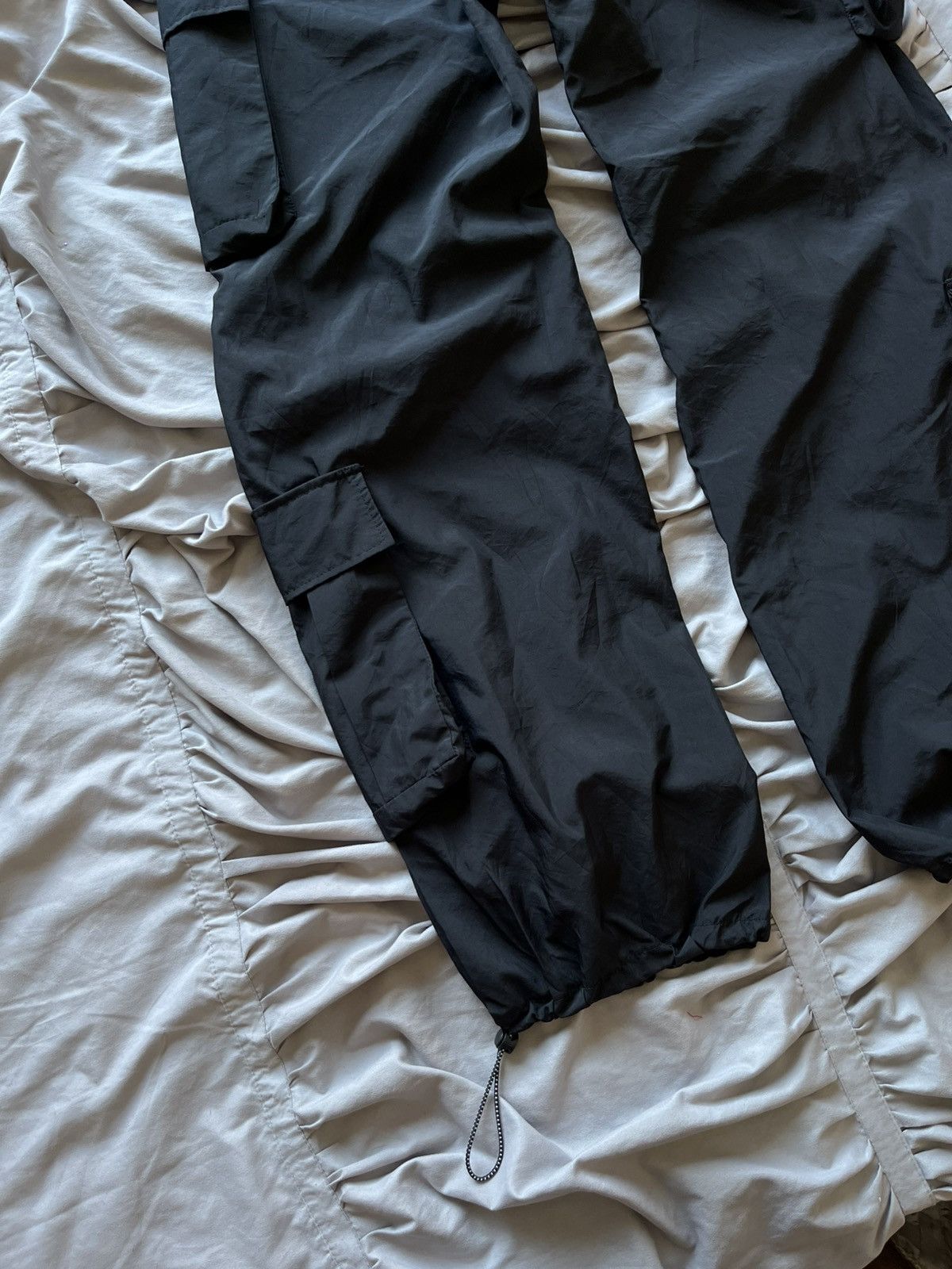 Japanese Brand Vintage Nylon Cargo Pants Baggy Wide Japanese Y2K Size US 32 / EU 48 - 7 Thumbnail