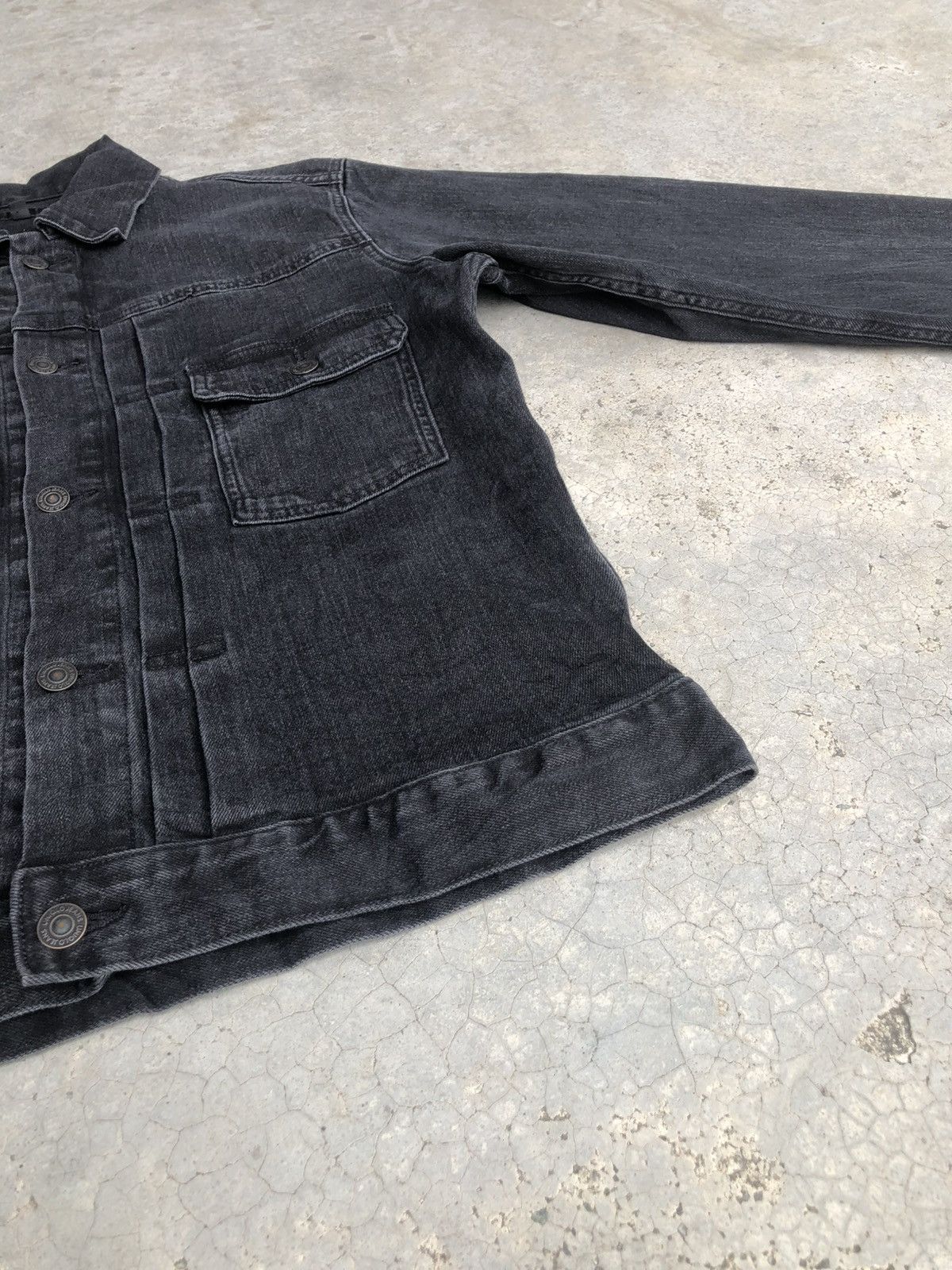 Uniqlo Japanese Uniqlo Type 2 Denim Jacket Distressed Denim Size US L / EU 52-54 / 3 - 13 Thumbnail
