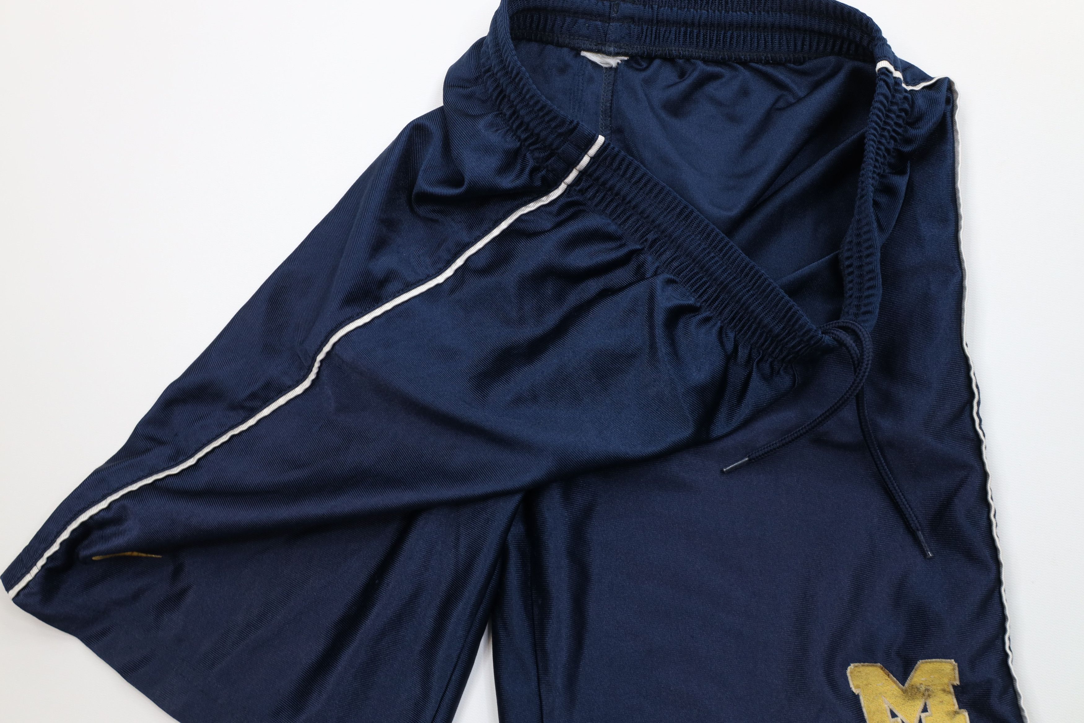Nike Vintage 90s Nike Mini Swoosh University of Michigan Shorts Size US 30 / EU 46 - 7 Thumbnail