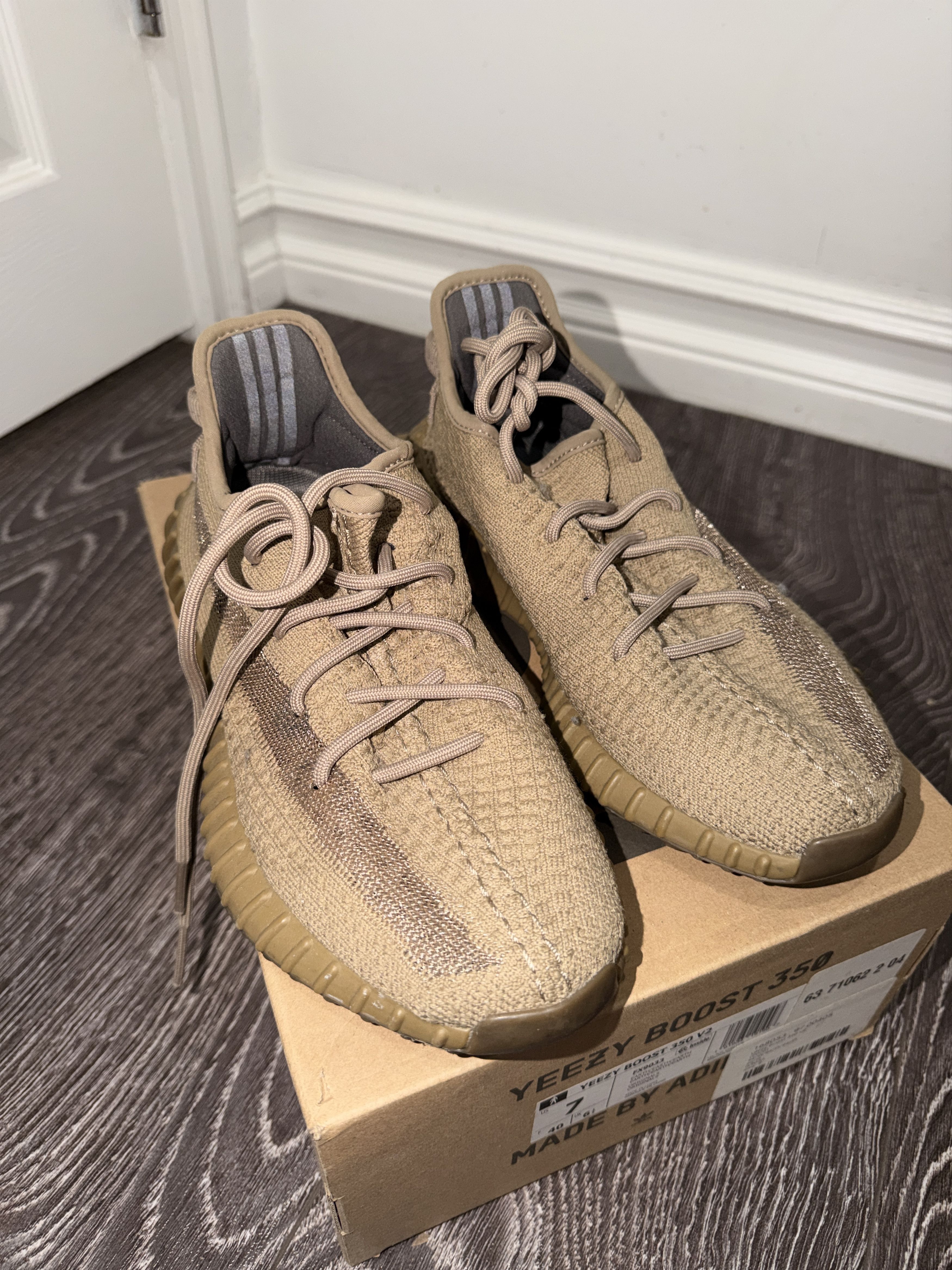 Yeezy Yeezy Boost 350 V2 Size US 7 / EU 40 - 1 Thumbnail