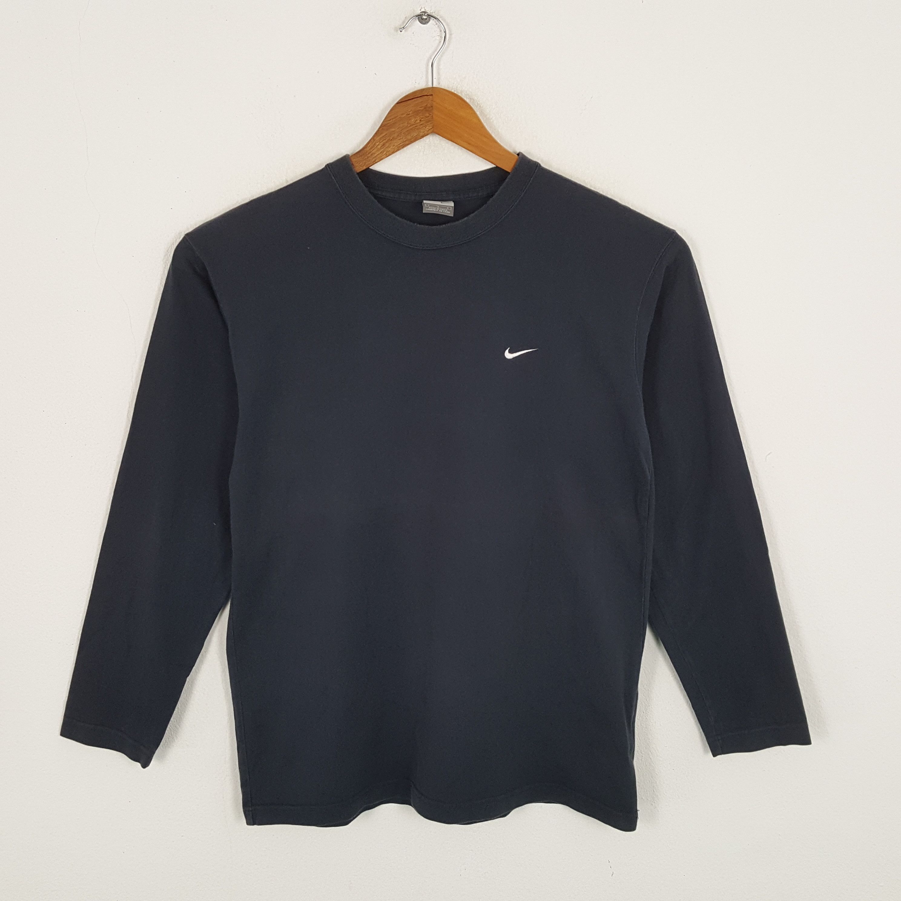 Nike × Vintage Vintage NIKE Small Swoosh Sportswear T-Shirts Size US M / EU 48-50 / 2 - 1 Thumbnail