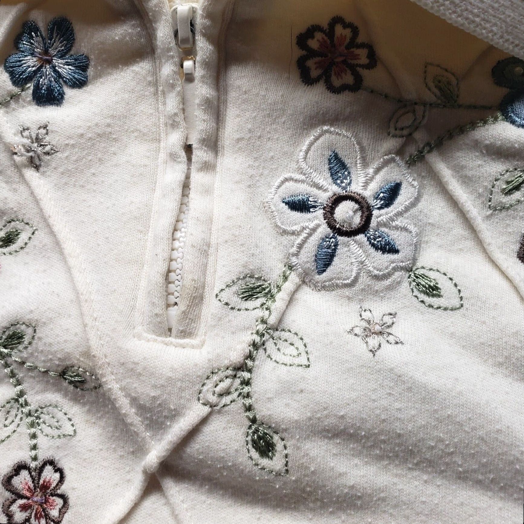 Vintage VINTAGE Alfred Dunner Women's Sweater Top 1/4 Zip Floral White Size Large Girl Size L / US 10 / IT 46 - 4 Thumbnail