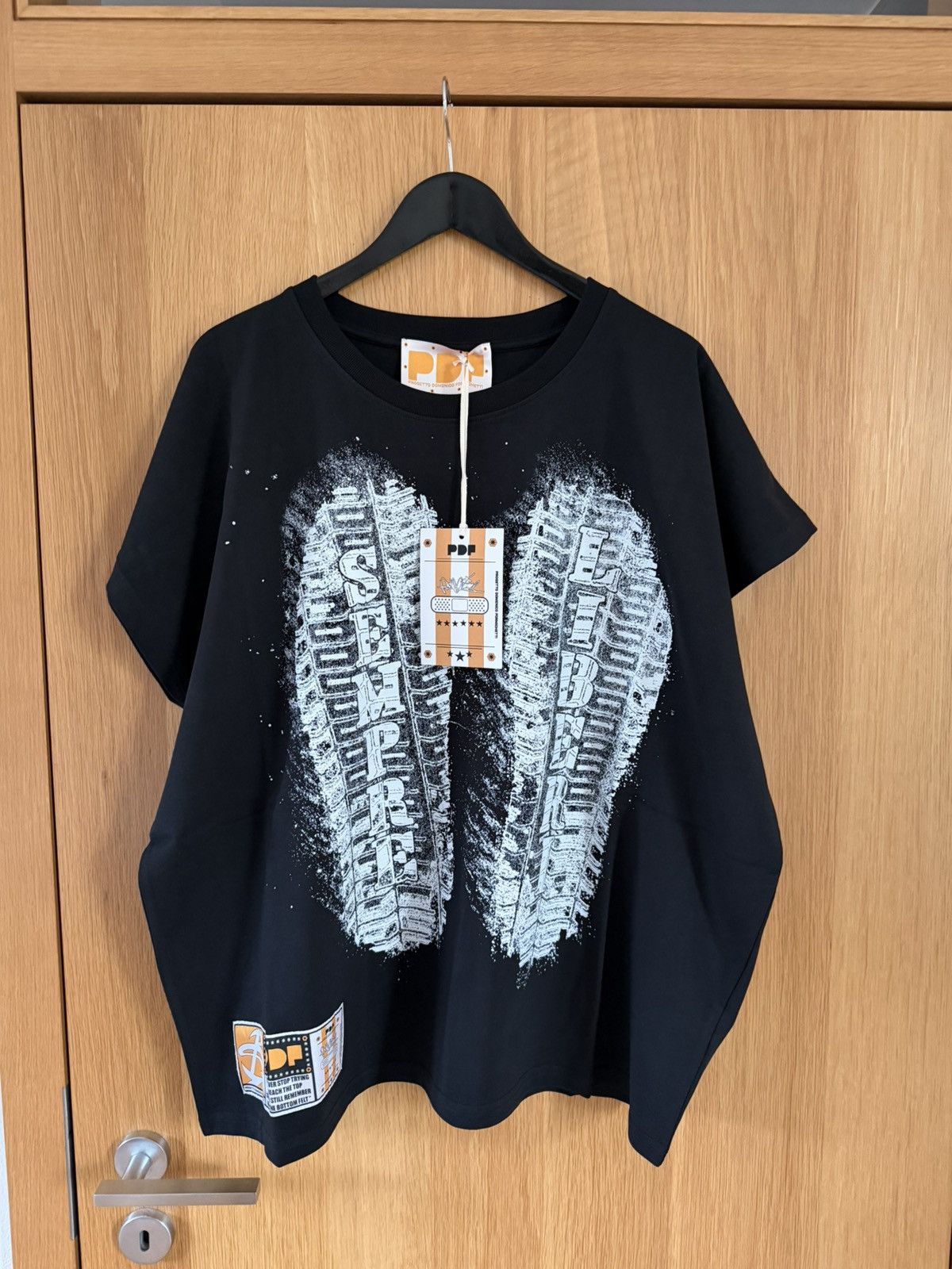 PDF PDF Channel SKINNY BARTI SEMPRE LIBERI Tshirt SS26 Size US L / EU 52-54 / 3 - 1 Thumbnail
