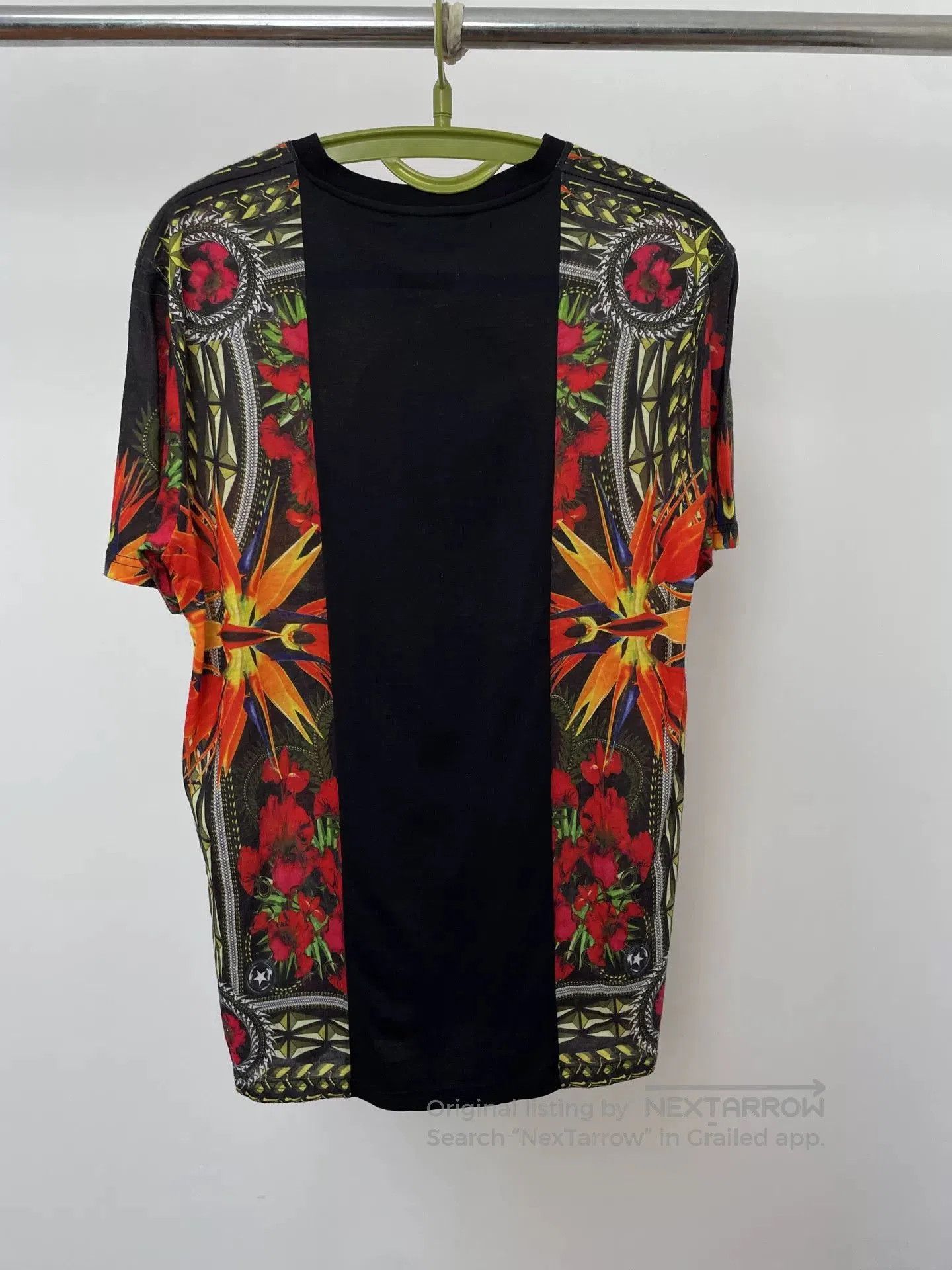 Givenchy Givenchy Madonna Flower Short Sleeve. Size US S / EU 44-46 / 1 - 2 Thumbnail