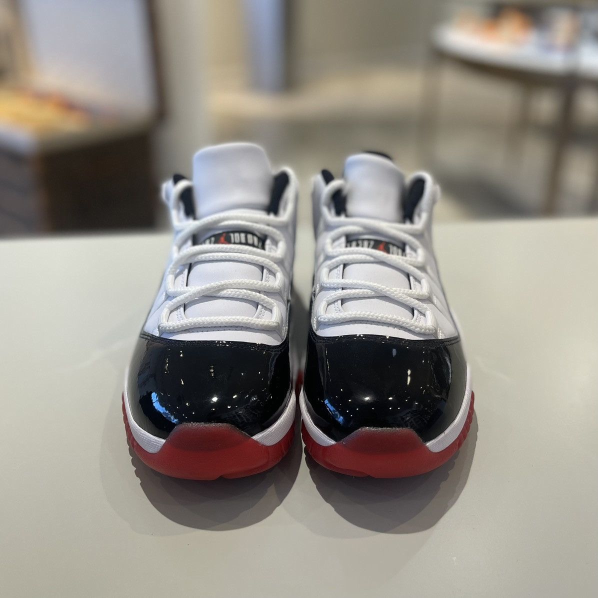 Nike Air Jordan 11 Retro Low Concord Bred Size US 8.5 / EU 41-42 - 2 Thumbnail