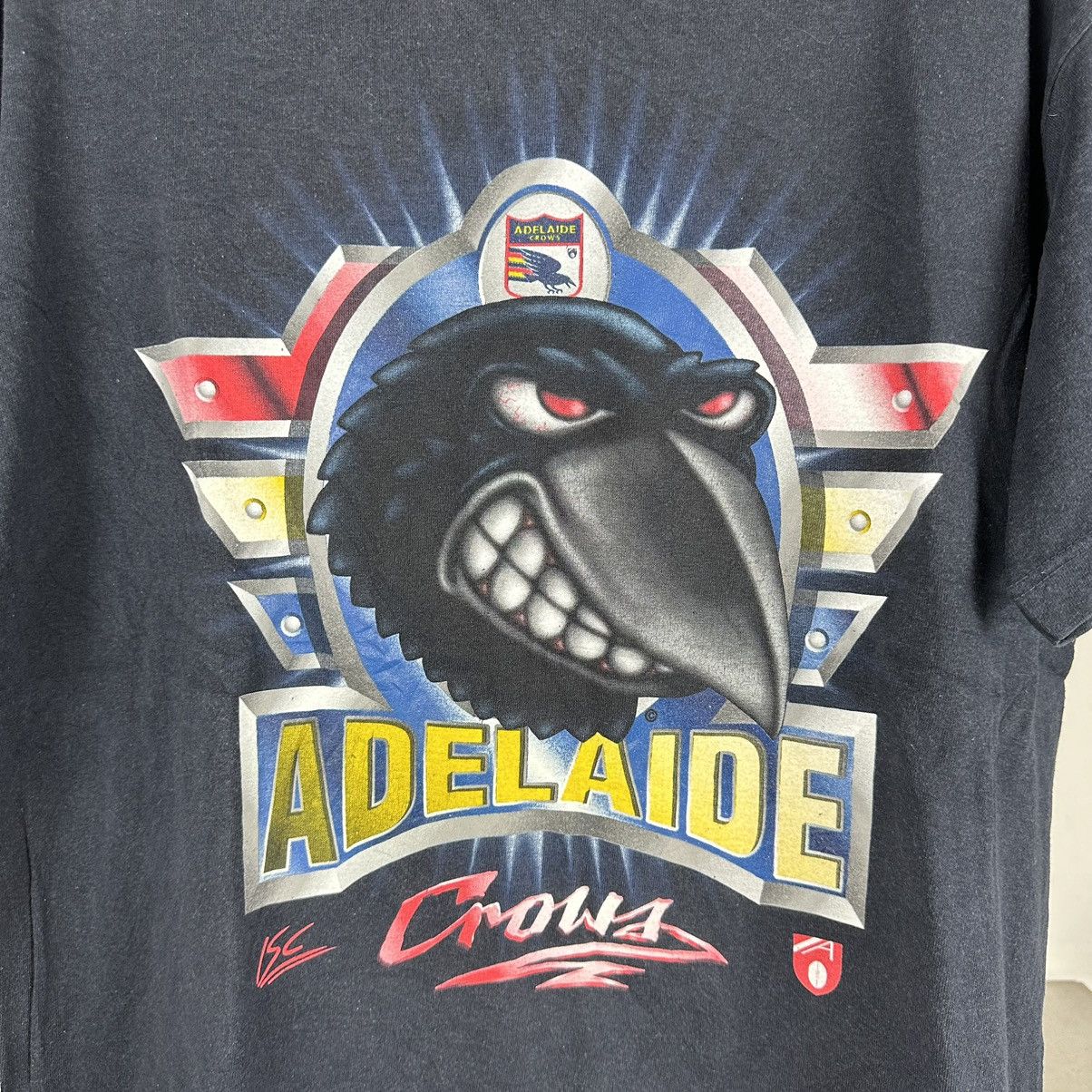 Other × Vintage Vintage 90s Adelaide Crows Australia Football AFL T-shirt Size US XL / EU 56 / 4 - 3 Thumbnail