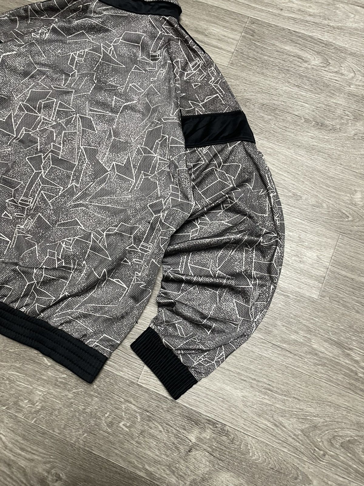 Umbro Vintage 90s Umbro Geometric Pattern Zip-Up Track Jacket Size US XL / EU 56 / 4 - 18 Thumbnail