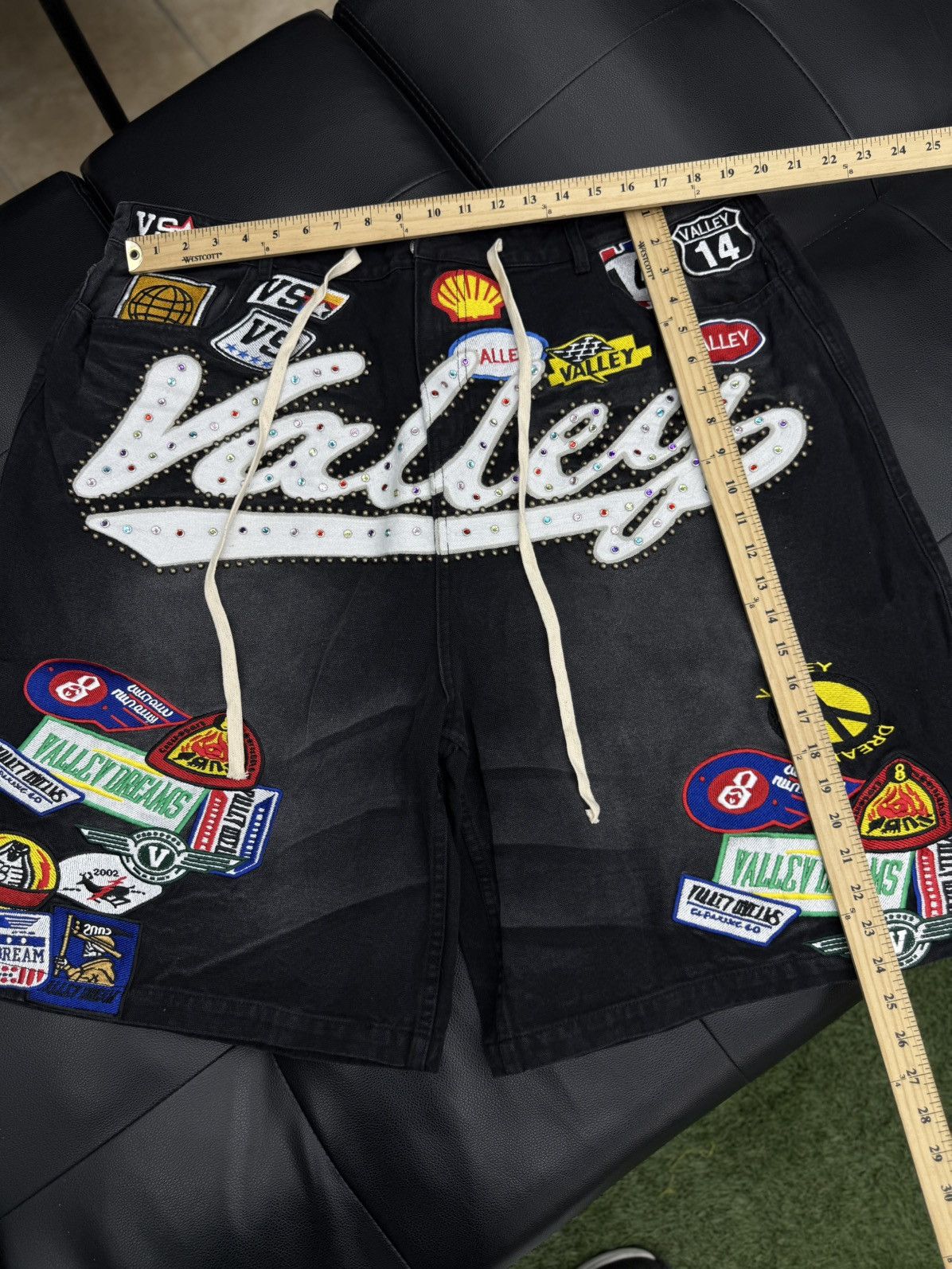 Vale Valley Black Denim Patchwork Shorts Size 40 (Brand New) Size US 40 / EU 56 - 11 Thumbnail