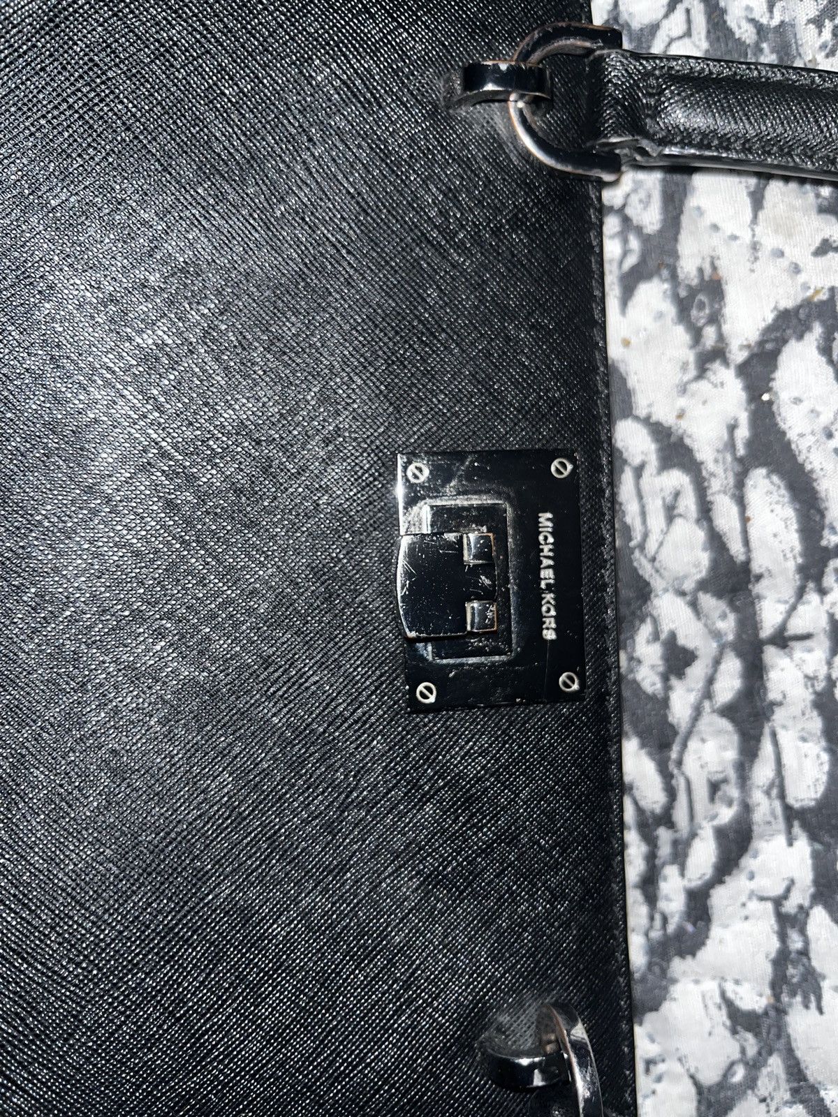 Michael Kors Michael Kors Black Saffiano Leather Tote Bag with Organizer Size ONE SIZE - 1 Thumbnail