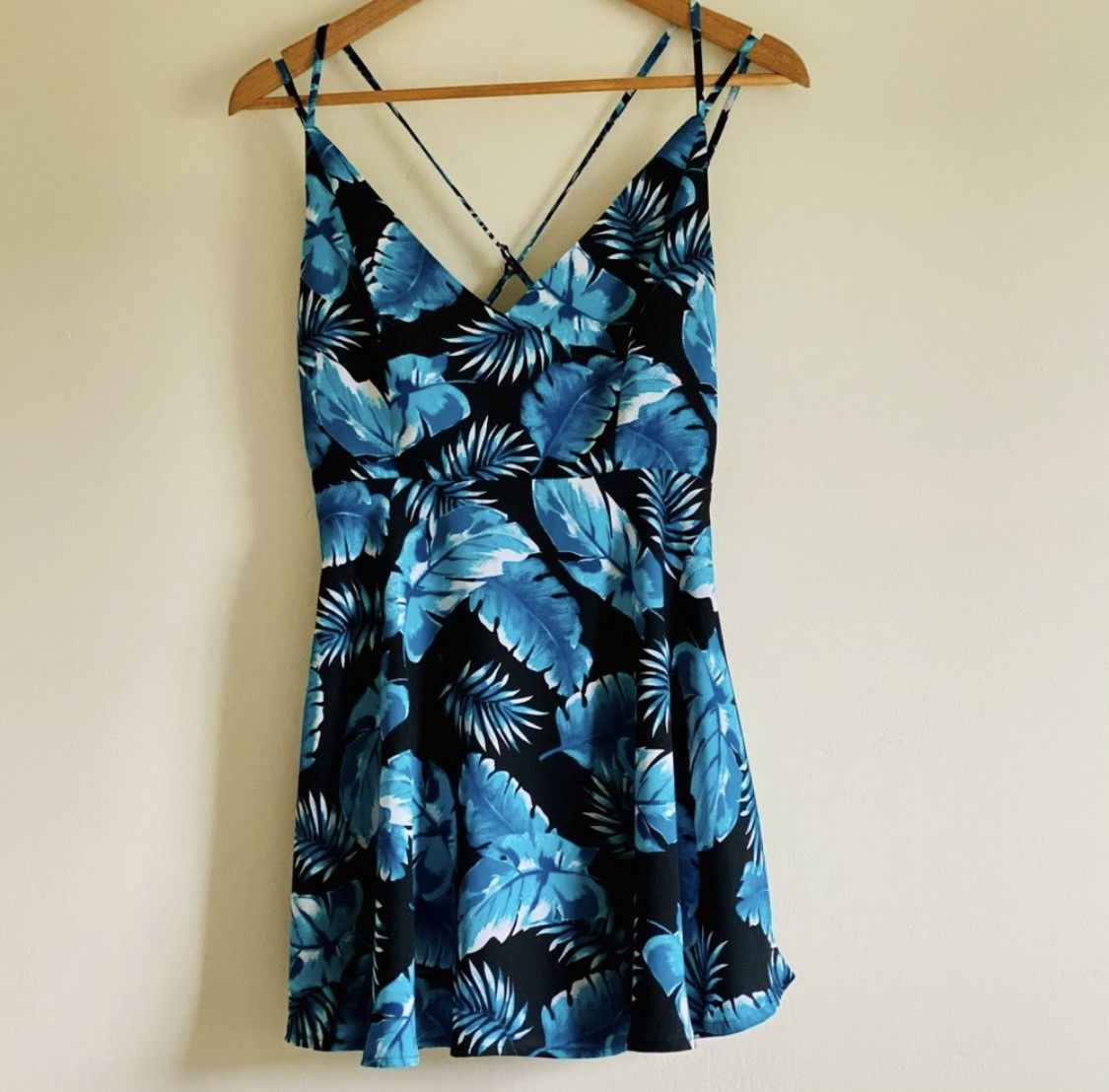 Forever 21 FOREVER 21 OPEN BACK DOUBLE STRAP MINI DRESS Size M / US 6-8 / IT 42-44 - 3 Thumbnail