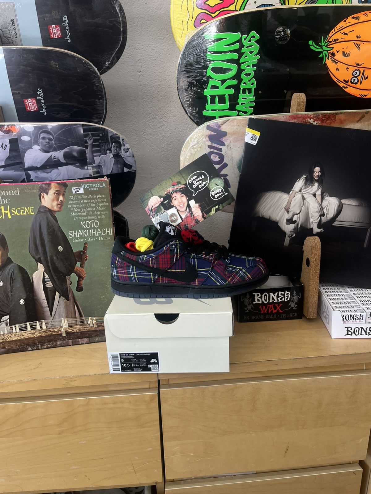 Nike SB Nardwuar SB Dunks Size US 9.5 / EU 42-43 - 1 Thumbnail