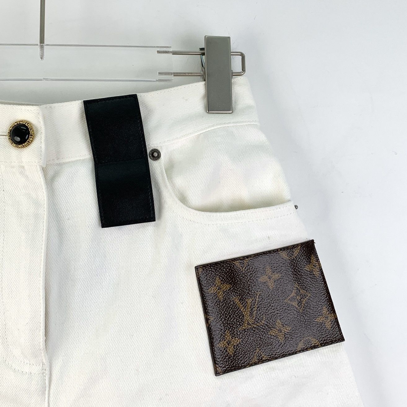 Louis Vuitton Louis Vuitton Monogram Leather Patch Denim Shorts K26WX Size 24" / US 00 / IT 34 - 3 Thumbnail