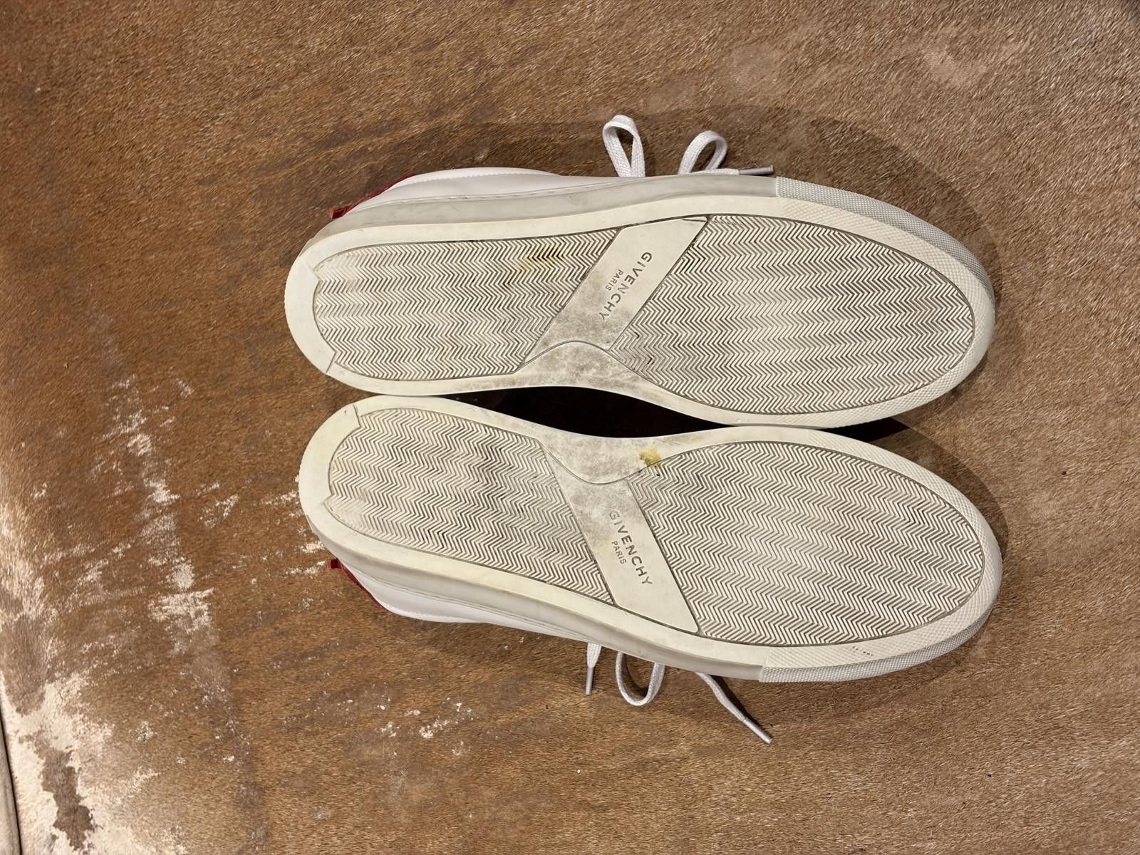 Givenchy Givenchy Urban Street Sneakers in White and Red Size US 8 / EU 41 - 10 Thumbnail