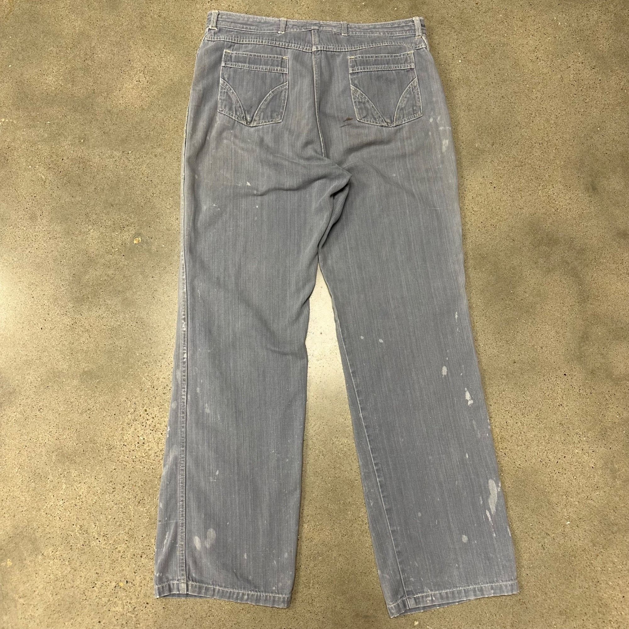 Vintage Vintage 1960s Lightwash Denim Paint Splattered Jeans Size US 35 - 3 Thumbnail