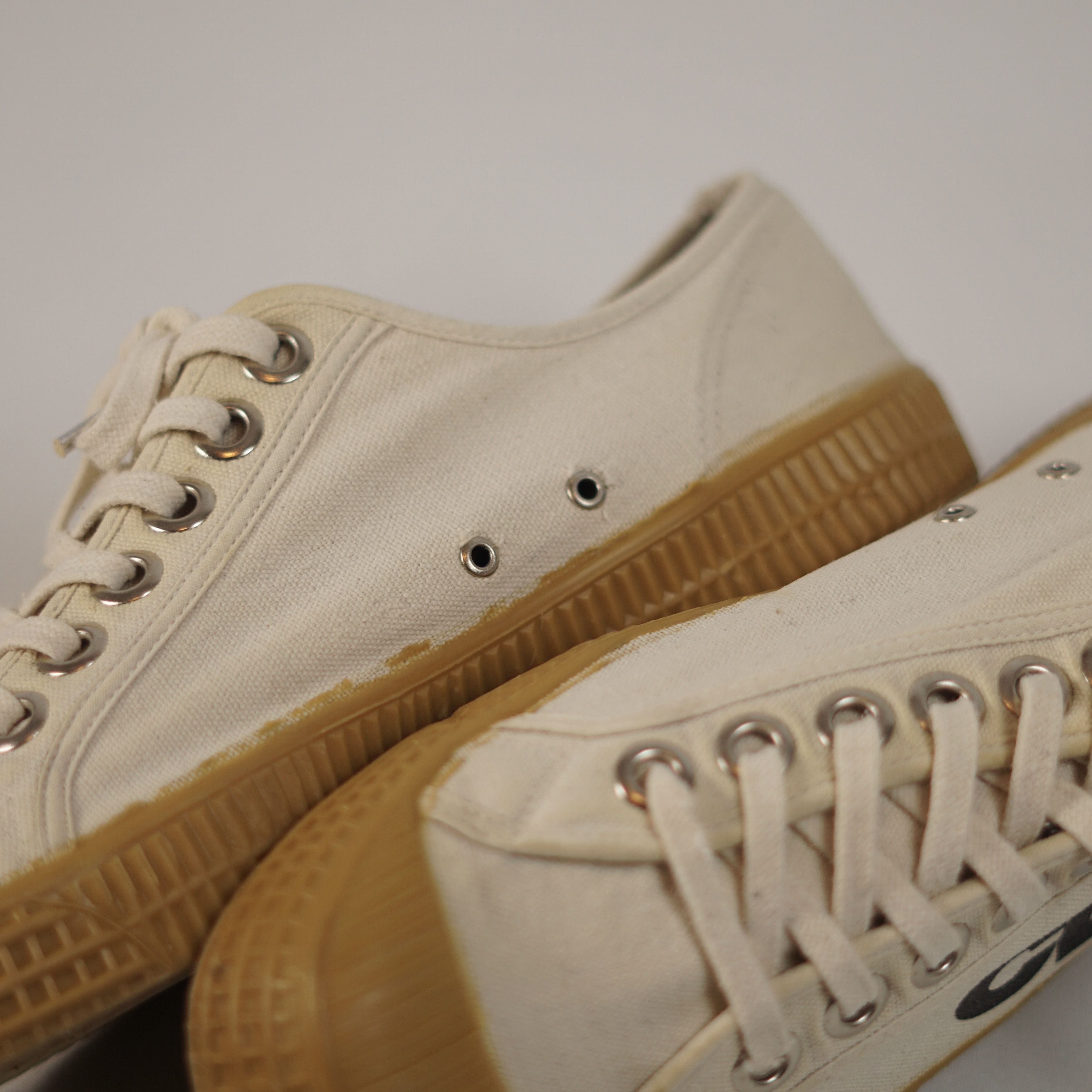 Comme des Garcons CDG × Novesta Canvas Low-Top Sneakers Size US 9 / EU 42 - 7 Thumbnail