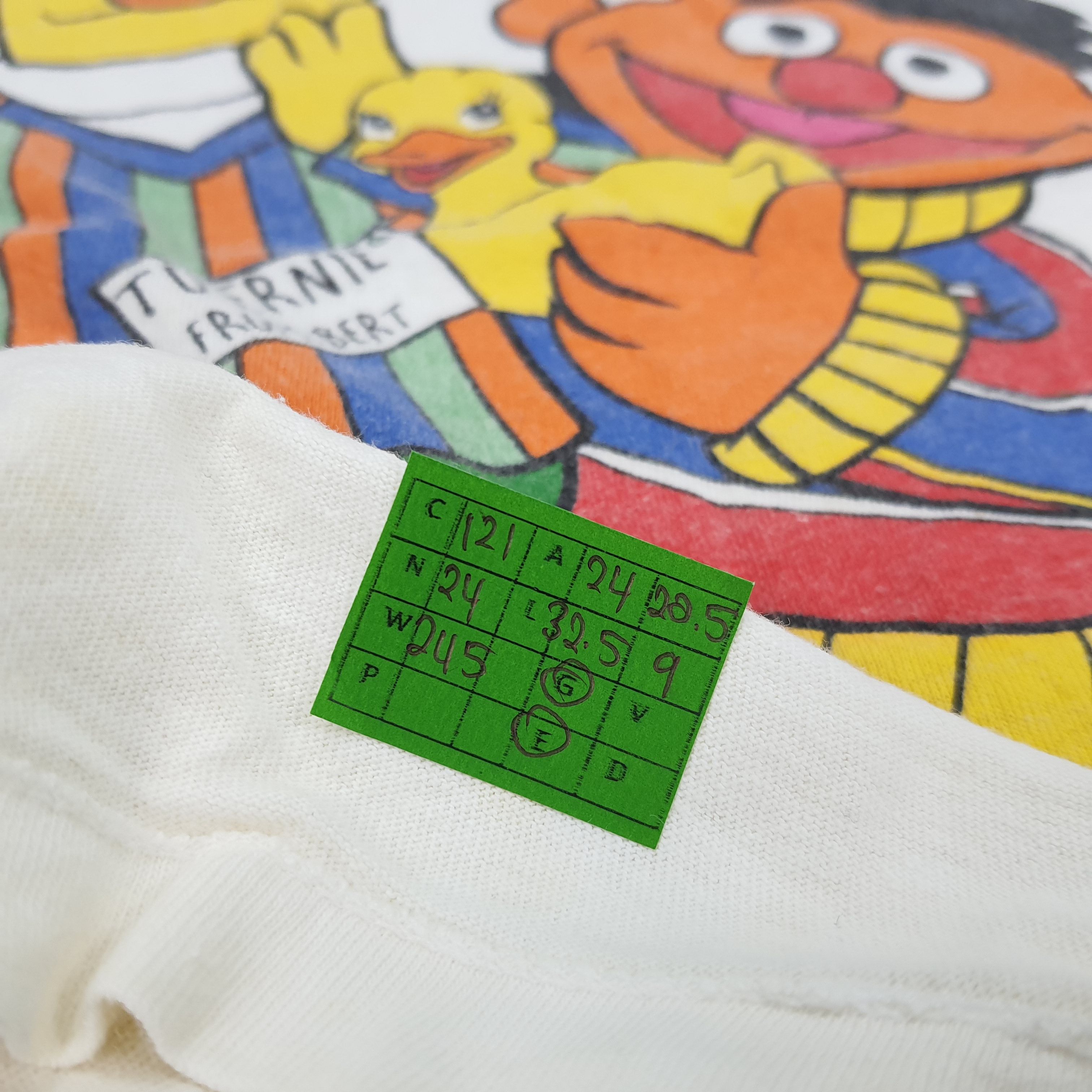 Other Vintage Sasame Street Christmas Ernie and Bert T-shirt Size US XL / EU 56 / 4 - 7 Thumbnail