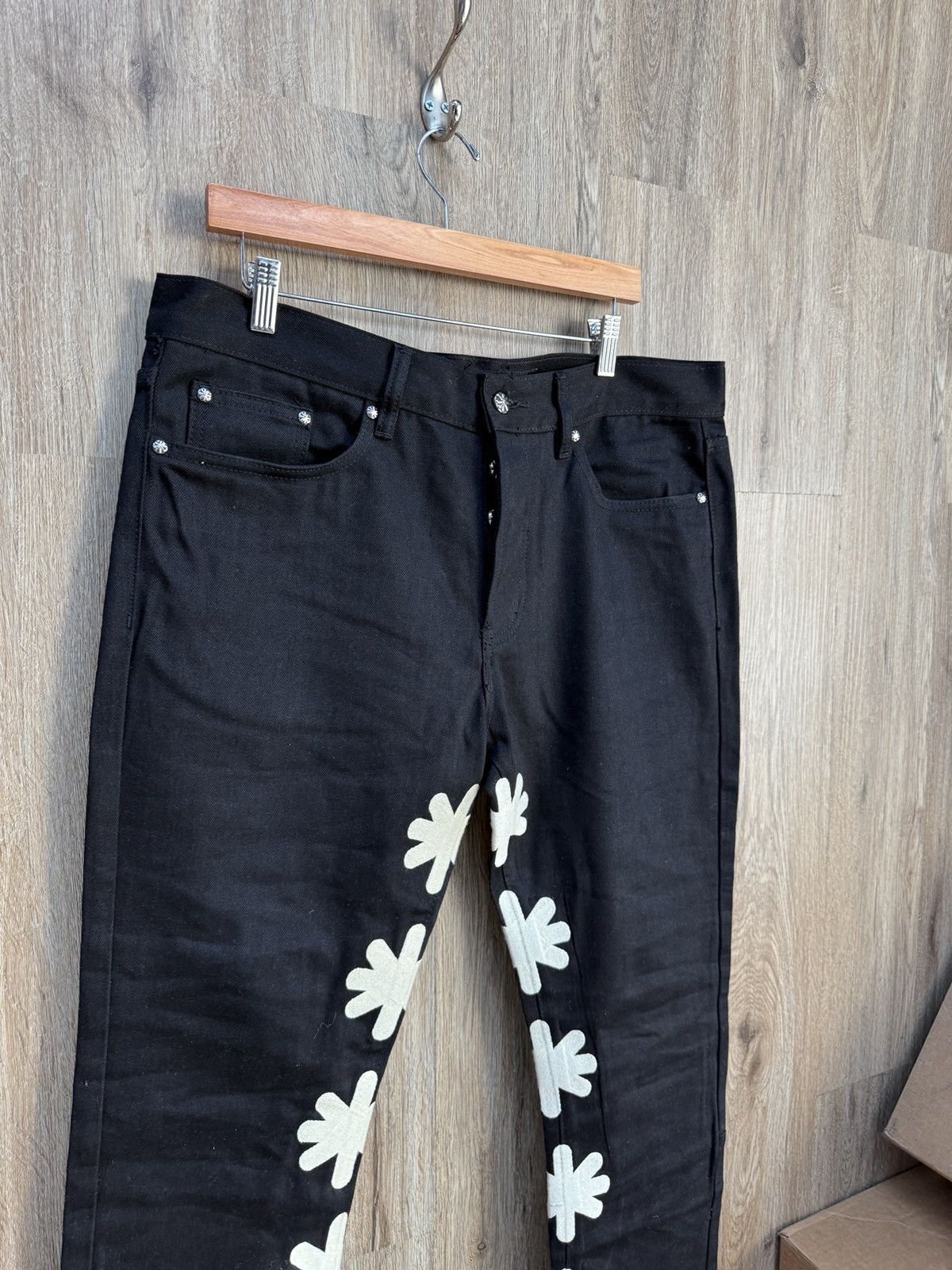 LOSTSHDWS LOST SHDWS White Flower Jeans Size US 36 / EU 52 - 3 Thumbnail
